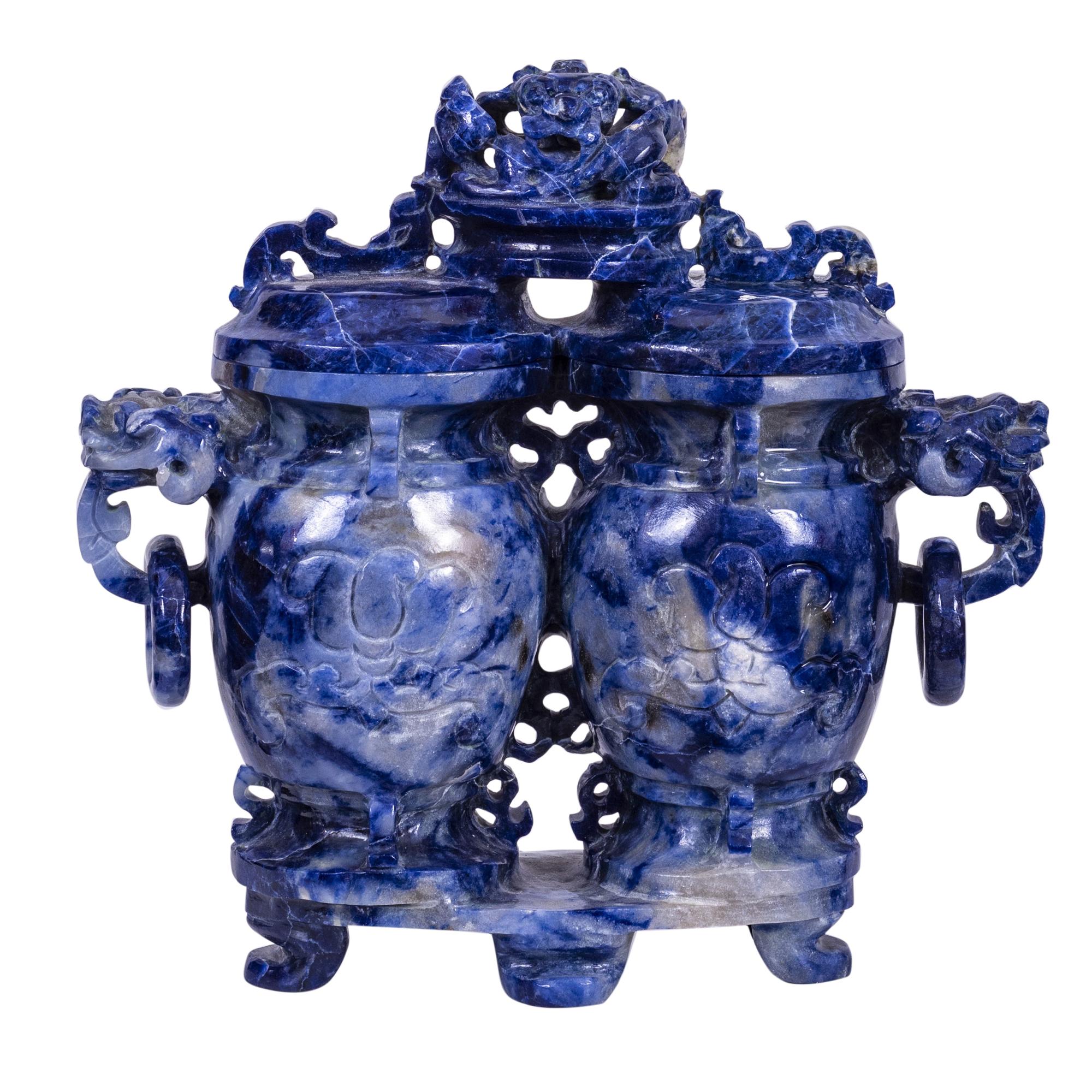 Vase archaïque chinois en sodalite sculptée, 19e / 20e siècle en vente 2