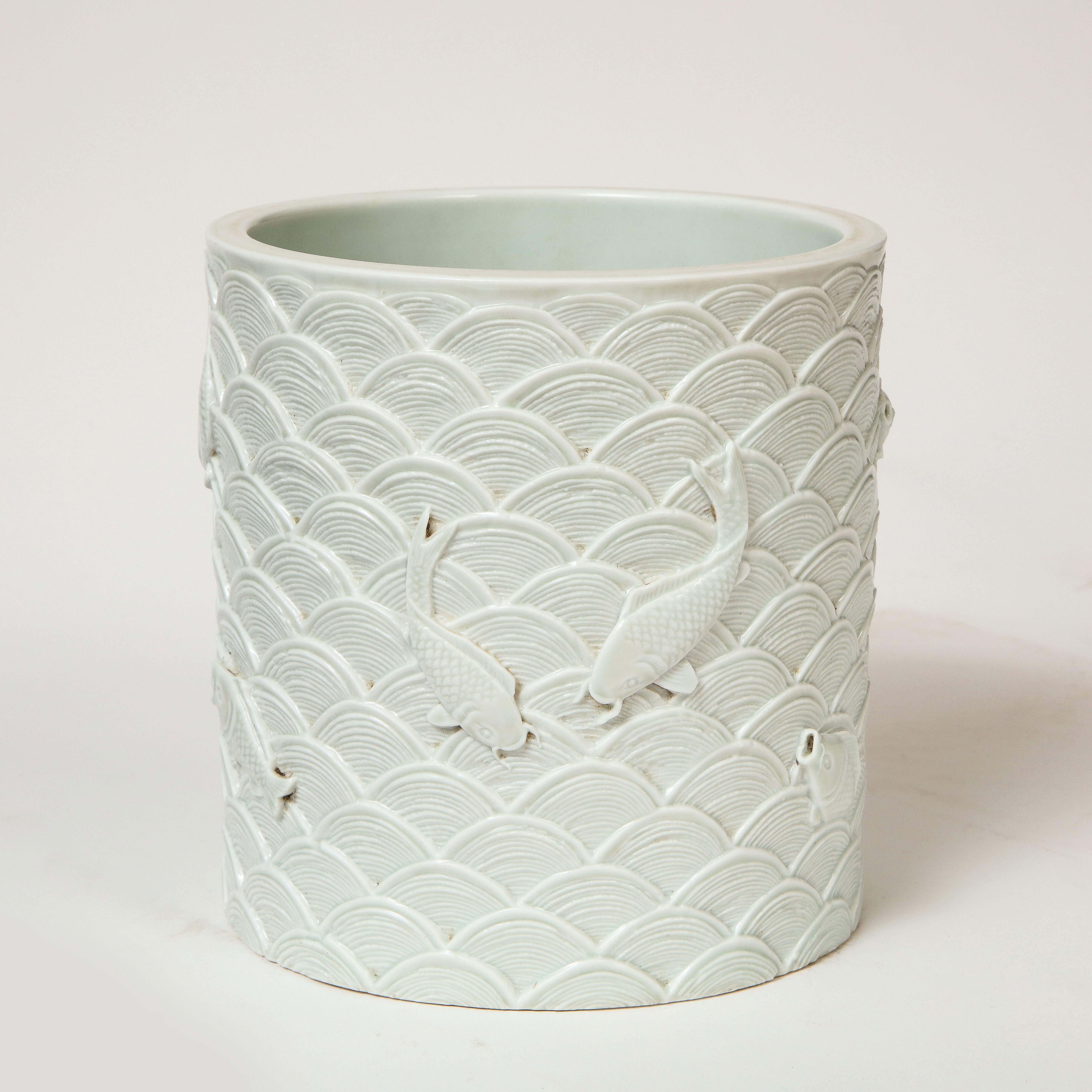 Esportazione cinese Vaso a pennello cinese in Celadon smaltato a forma di pesce in vendita