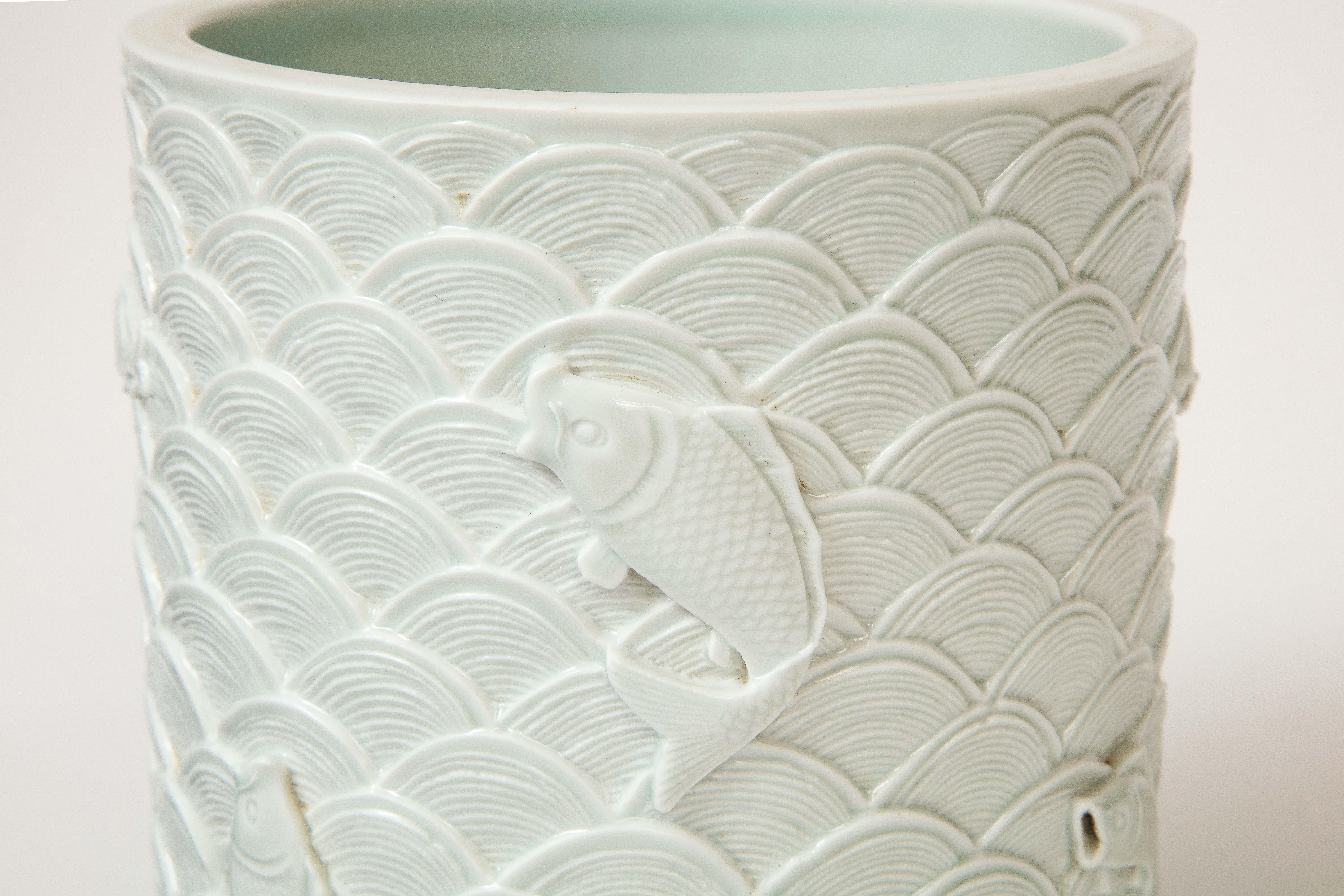 Stampato Vaso a pennello cinese in Celadon smaltato a forma di pesce in vendita