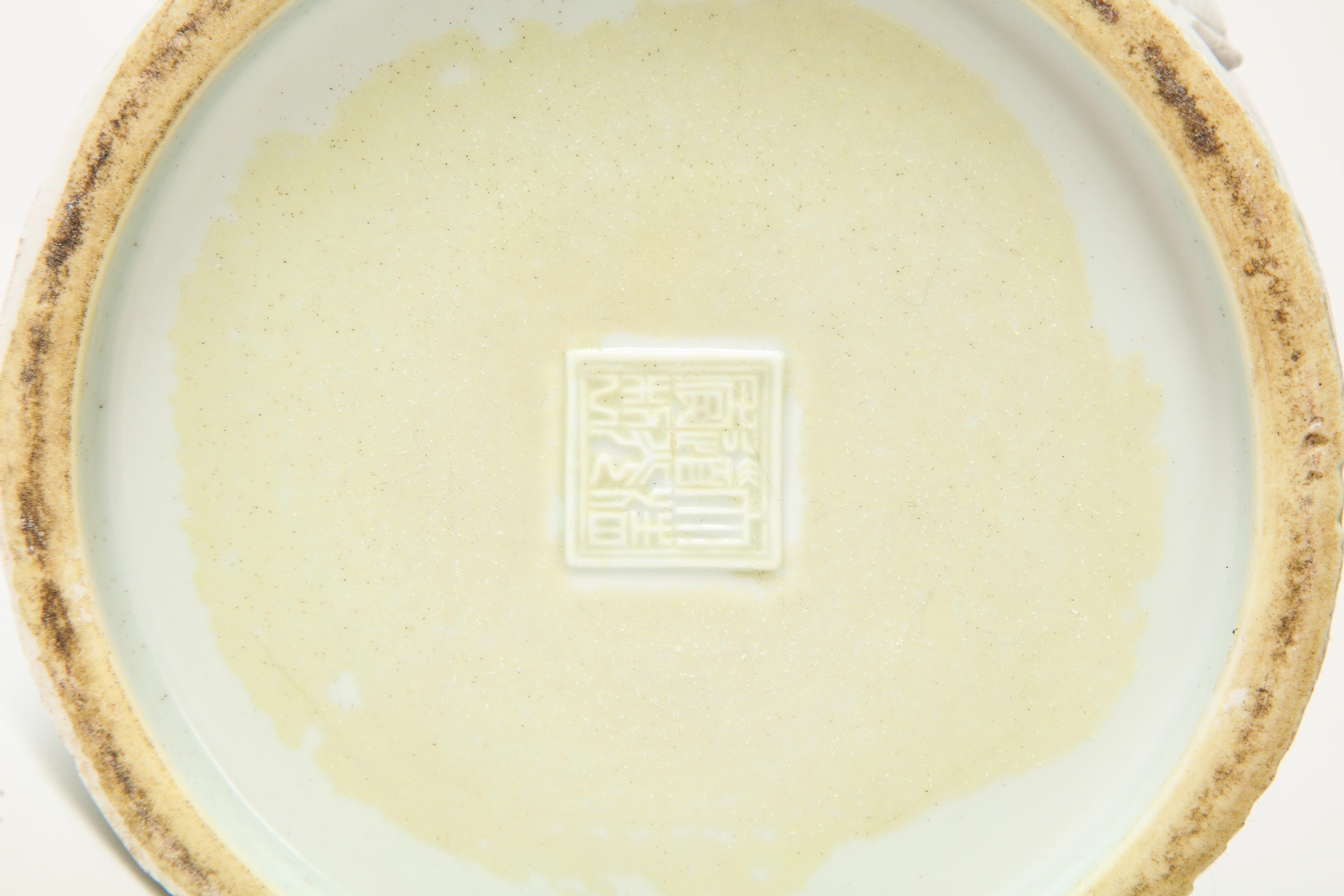 XX secolo Vaso a pennello cinese in Celadon smaltato a forma di pesce in vendita