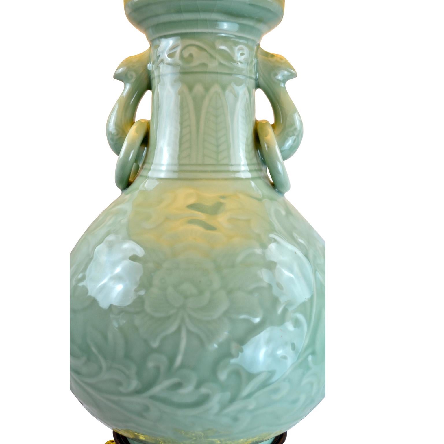Belle Époque Lampe à vase céladon chinoise et socle en bronze doré français du XIXe siècle en vente