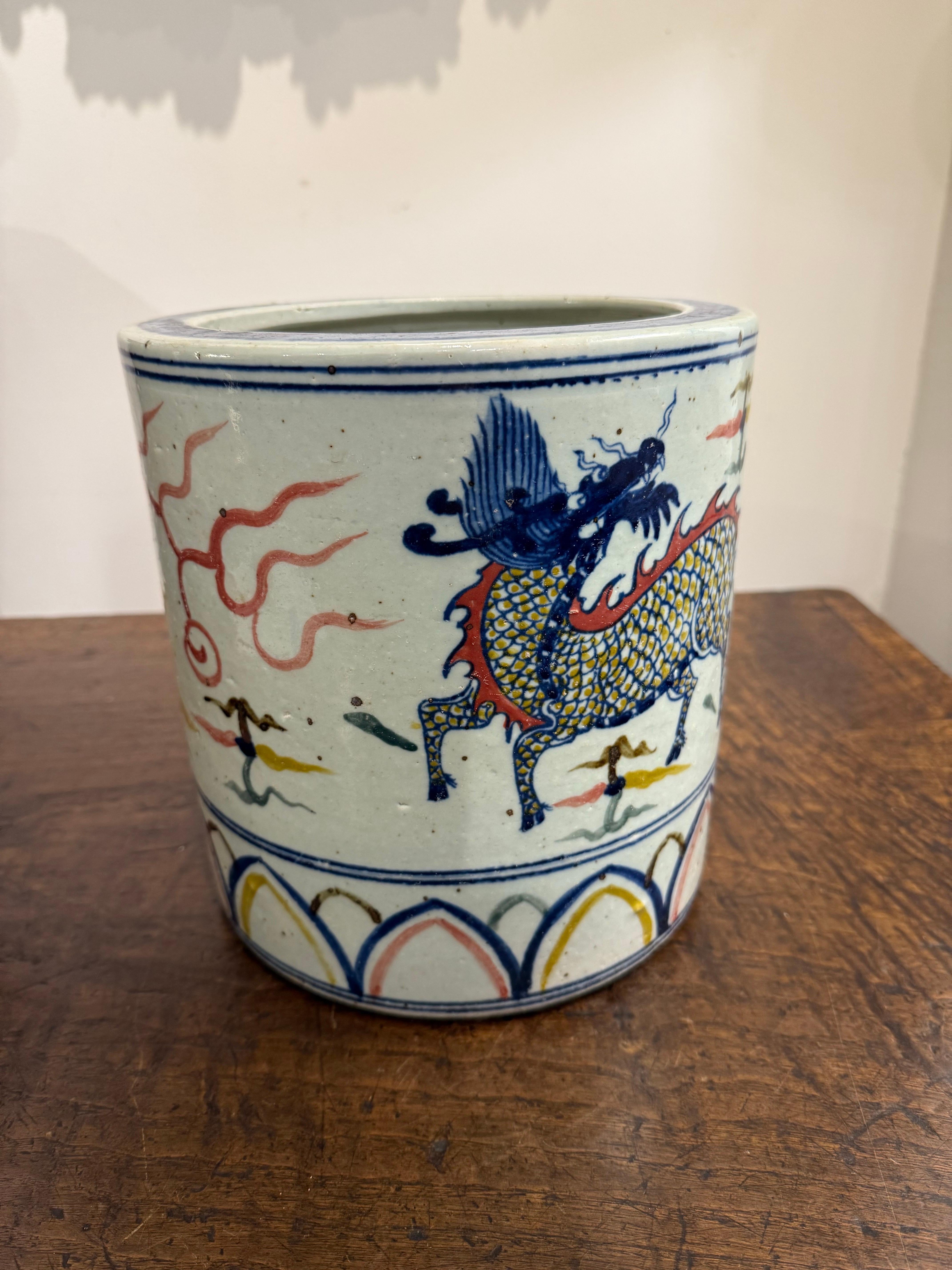 Chinois Jardinière Wucai en céramique chinoise, 19e siècle en vente