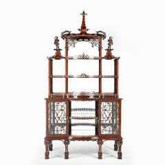 Chinesischer Chippendale-Laubsägearbeiten-Vitrine von Morant