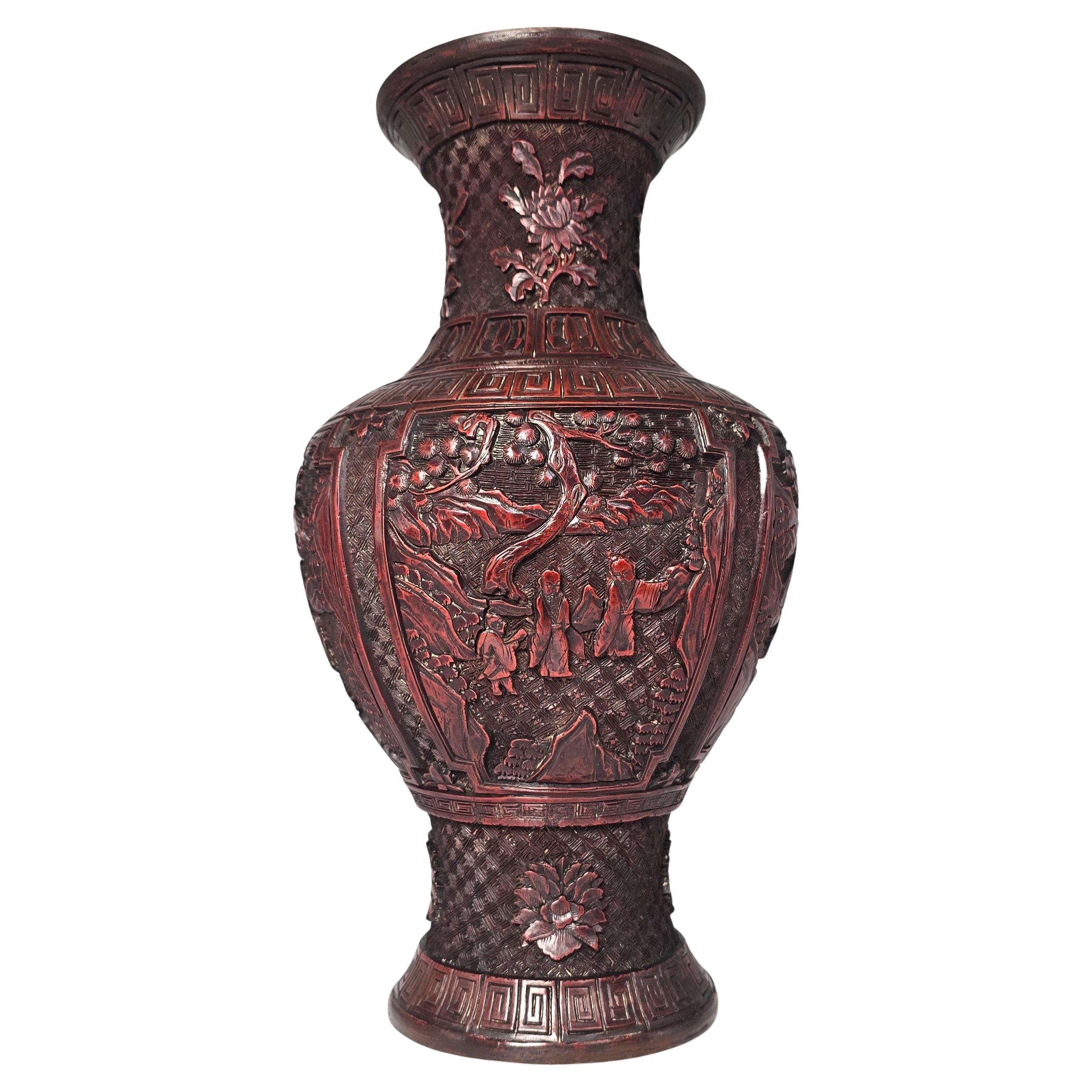 Vaso cinese in lacca cinabro con pannelli intagliati, circa 1860