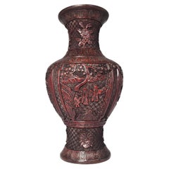 Vaso cinese in lacca cinabro con pannelli intagliati, circa 1860