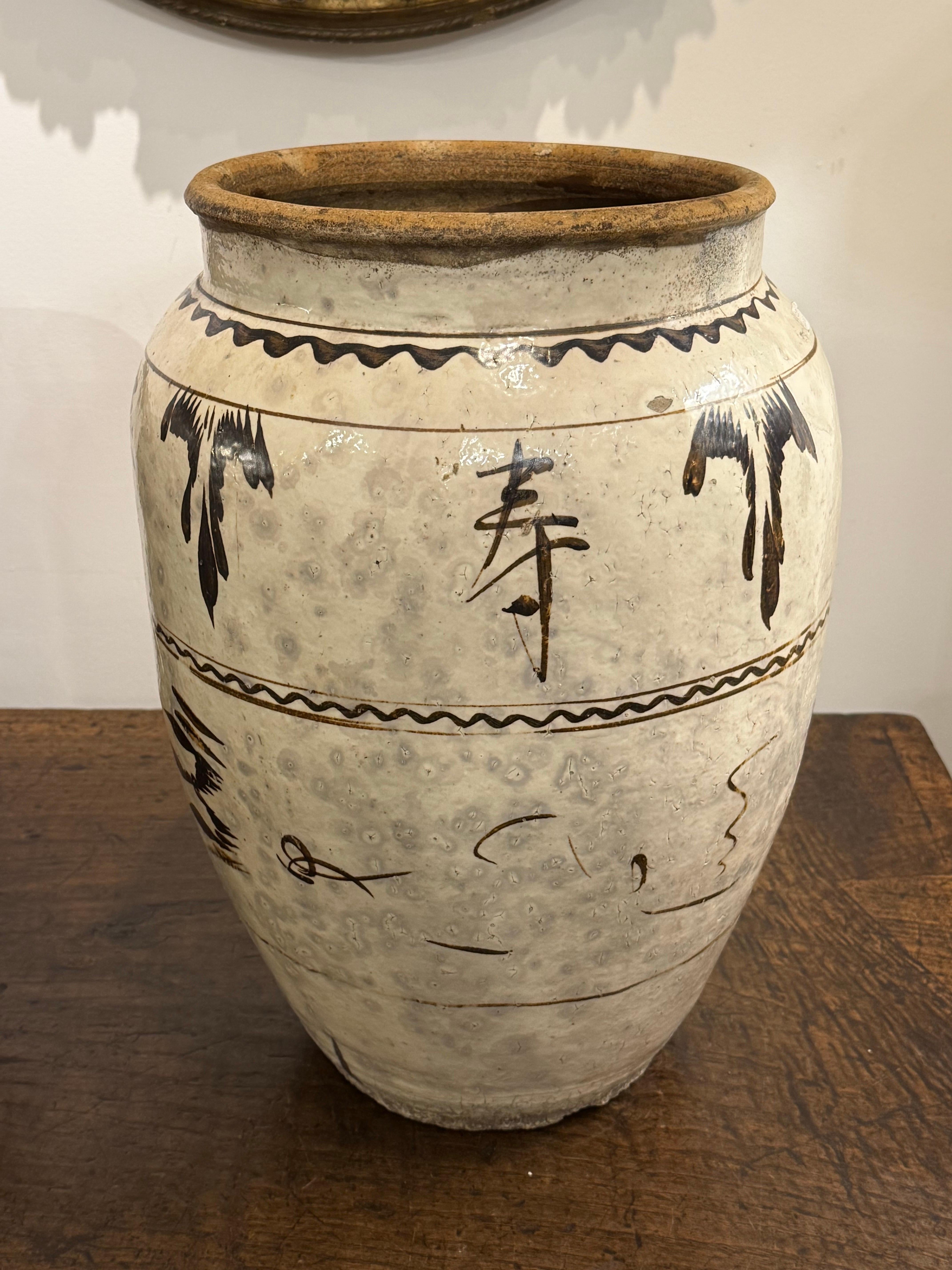 Chinois Jarre chinoise en pierre de Cizhou, dynastie Ming, XVIIe siècle en vente