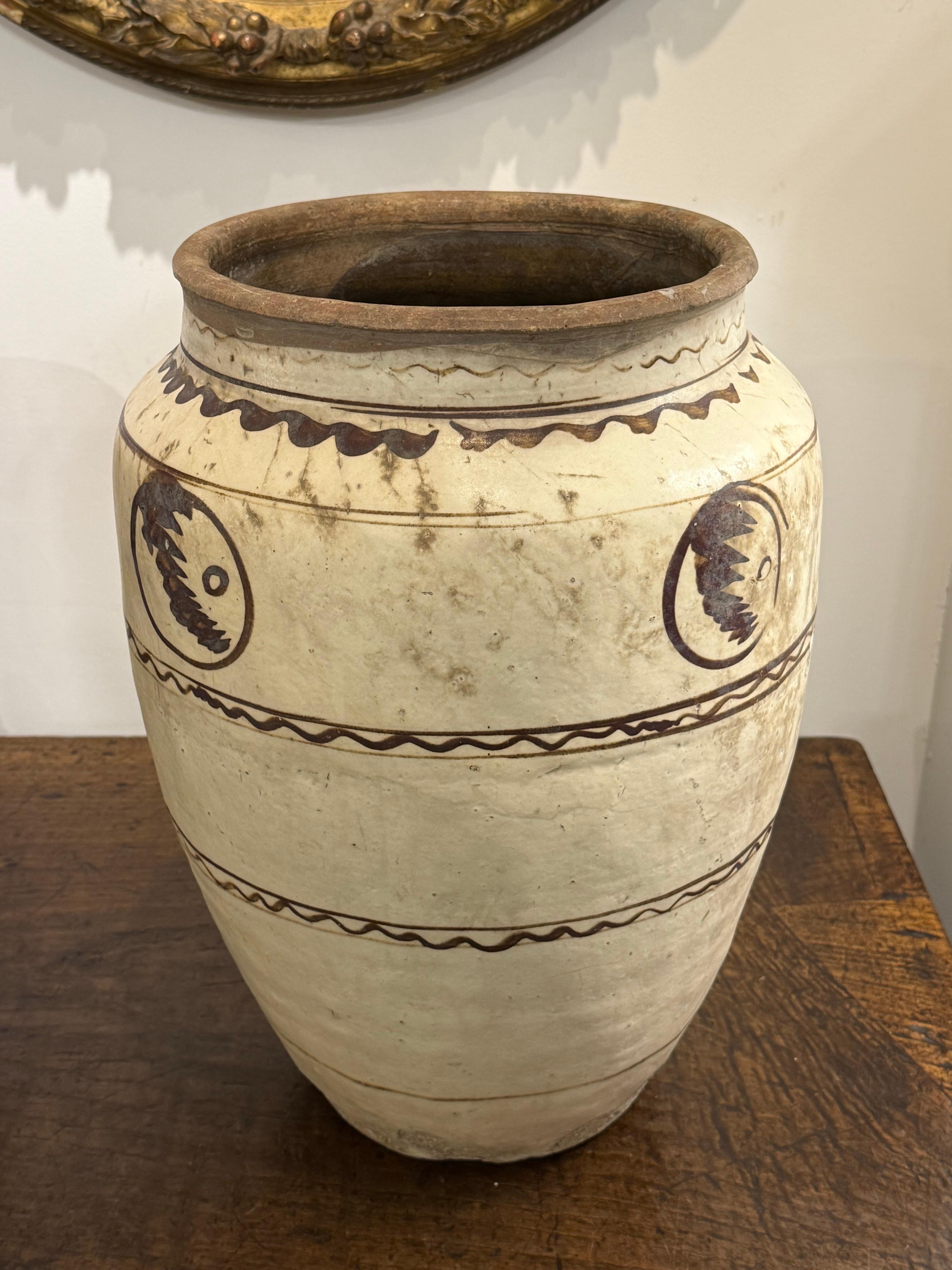 Cinese A Chinese Cizhou Stonweare Jar, Ming Dynasty, 17th Century in vendita