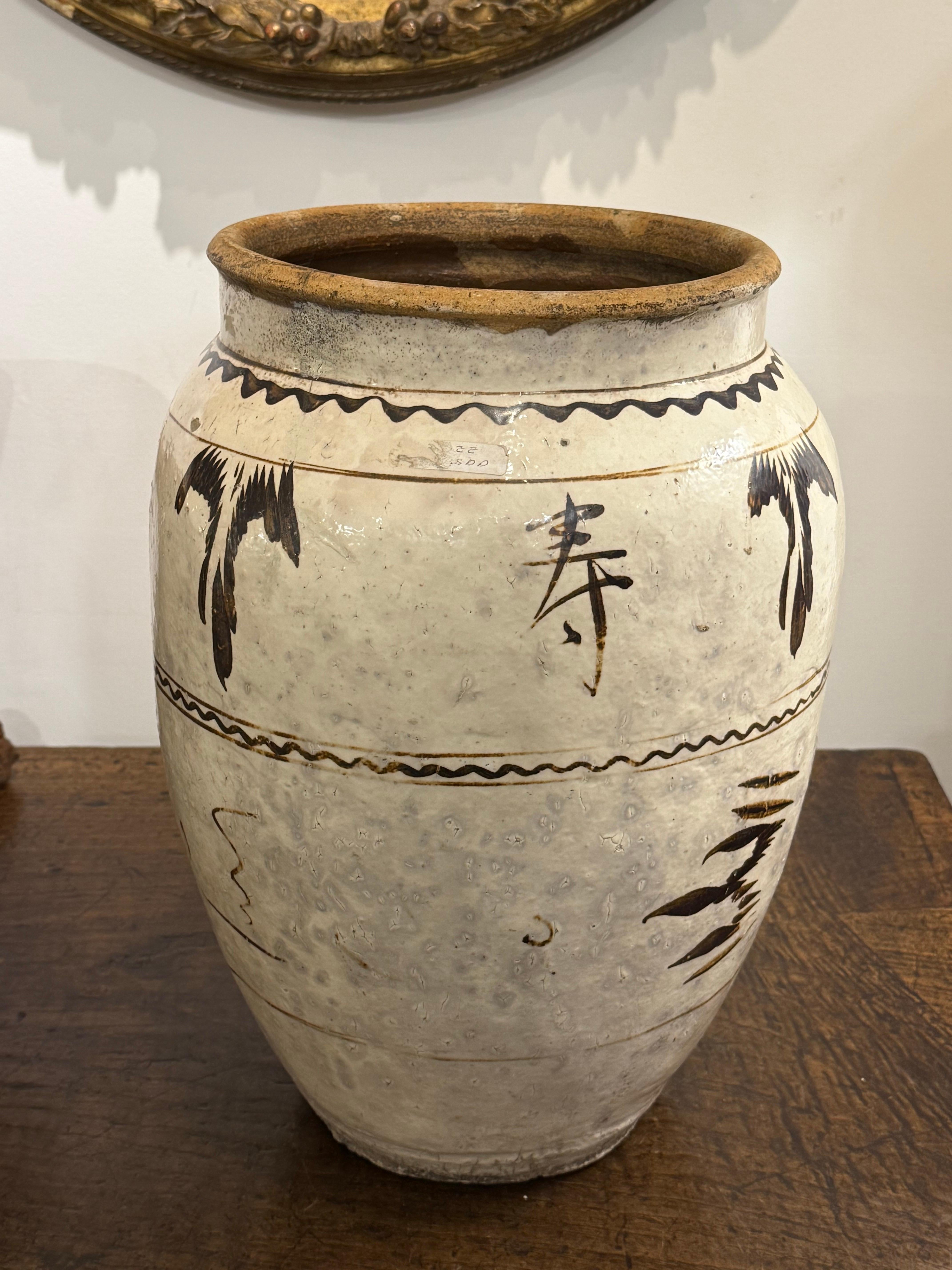 Fait main Jarre chinoise en pierre de Cizhou, dynastie Ming, XVIIe siècle en vente