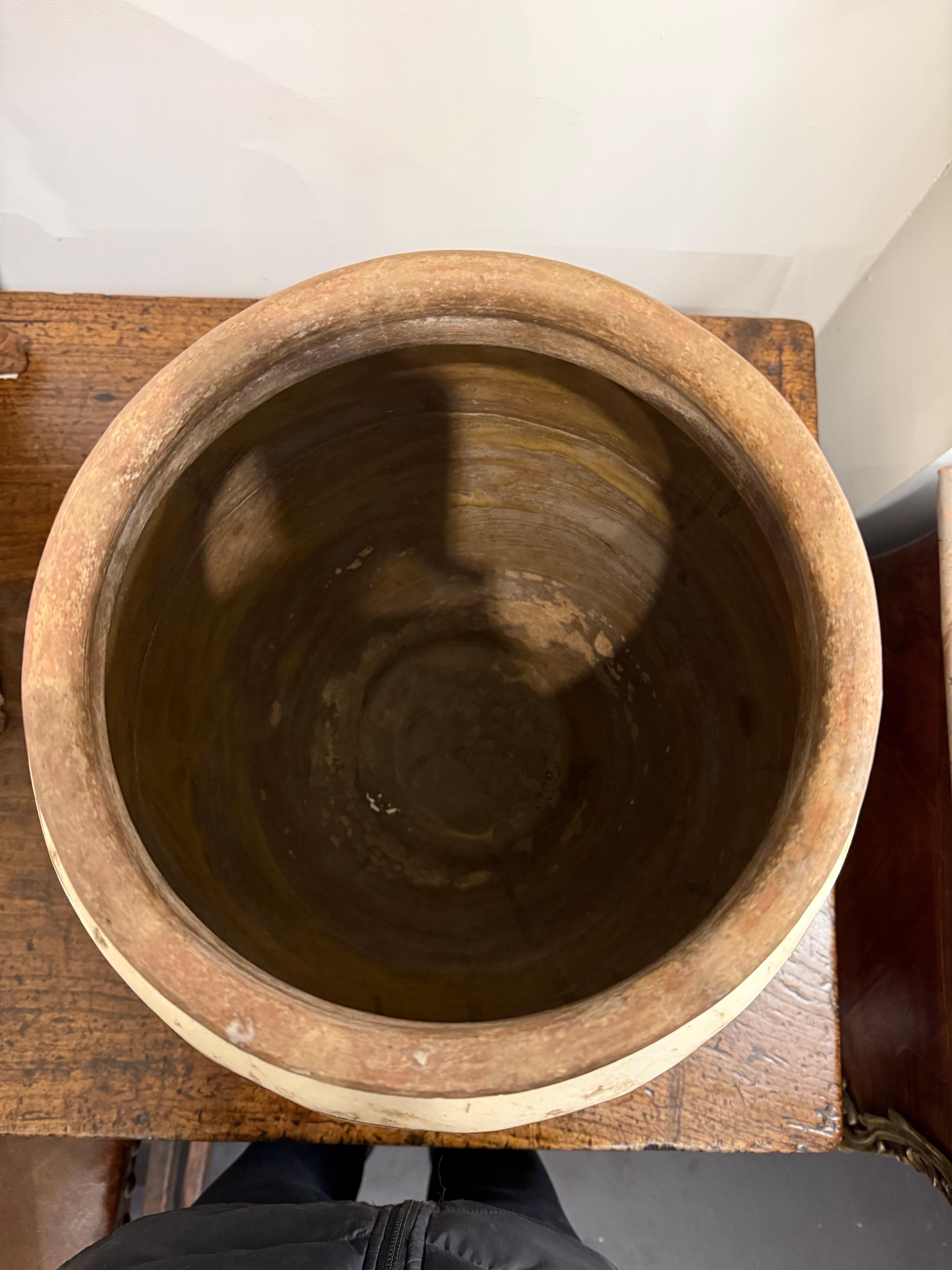 Fatto a mano A Chinese Cizhou Stonweare Jar, Ming Dynasty, 17th Century in vendita