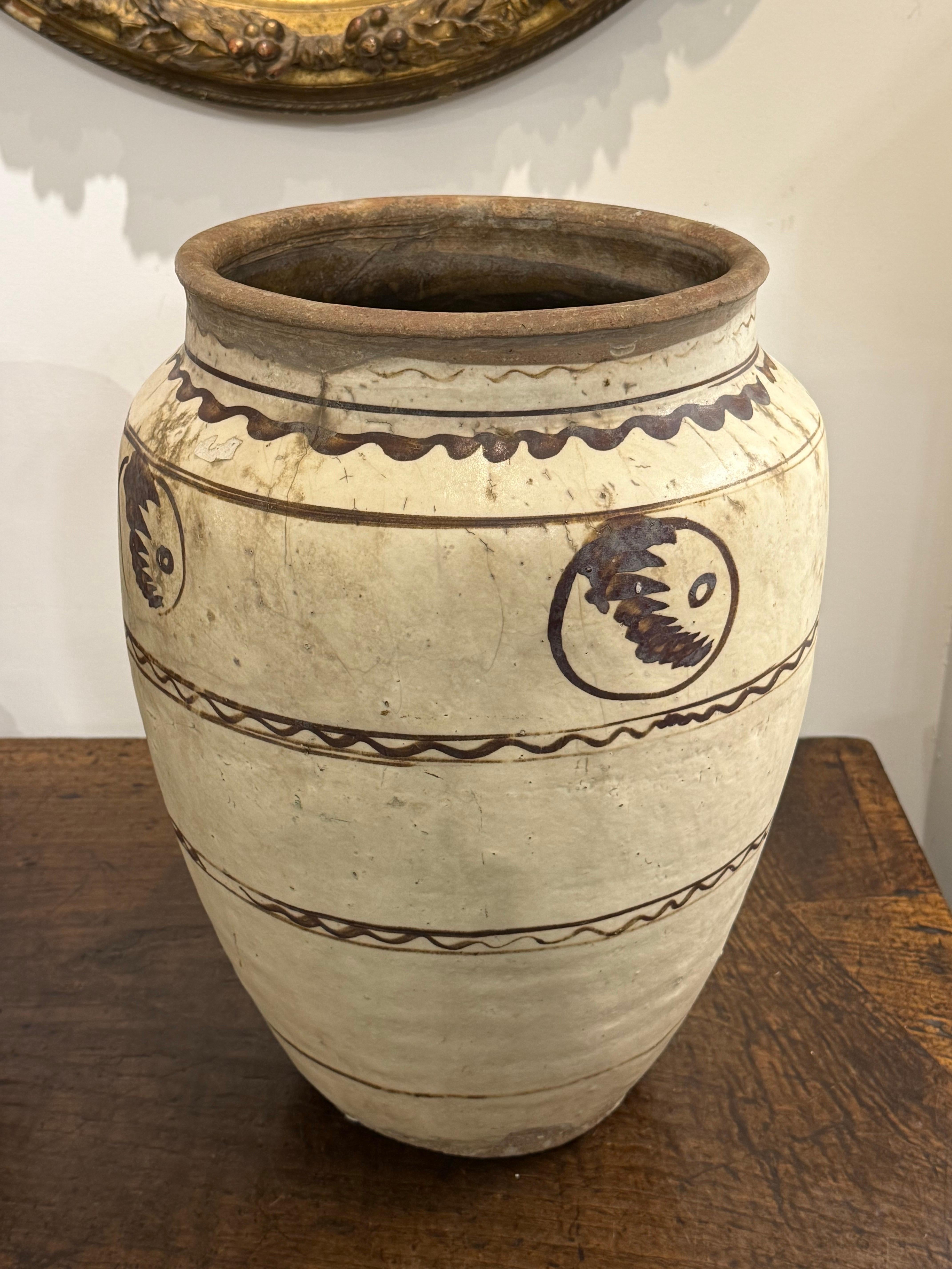 Grès porcellanato A Chinese Cizhou Stonweare Jar, Ming Dynasty, 17th Century in vendita