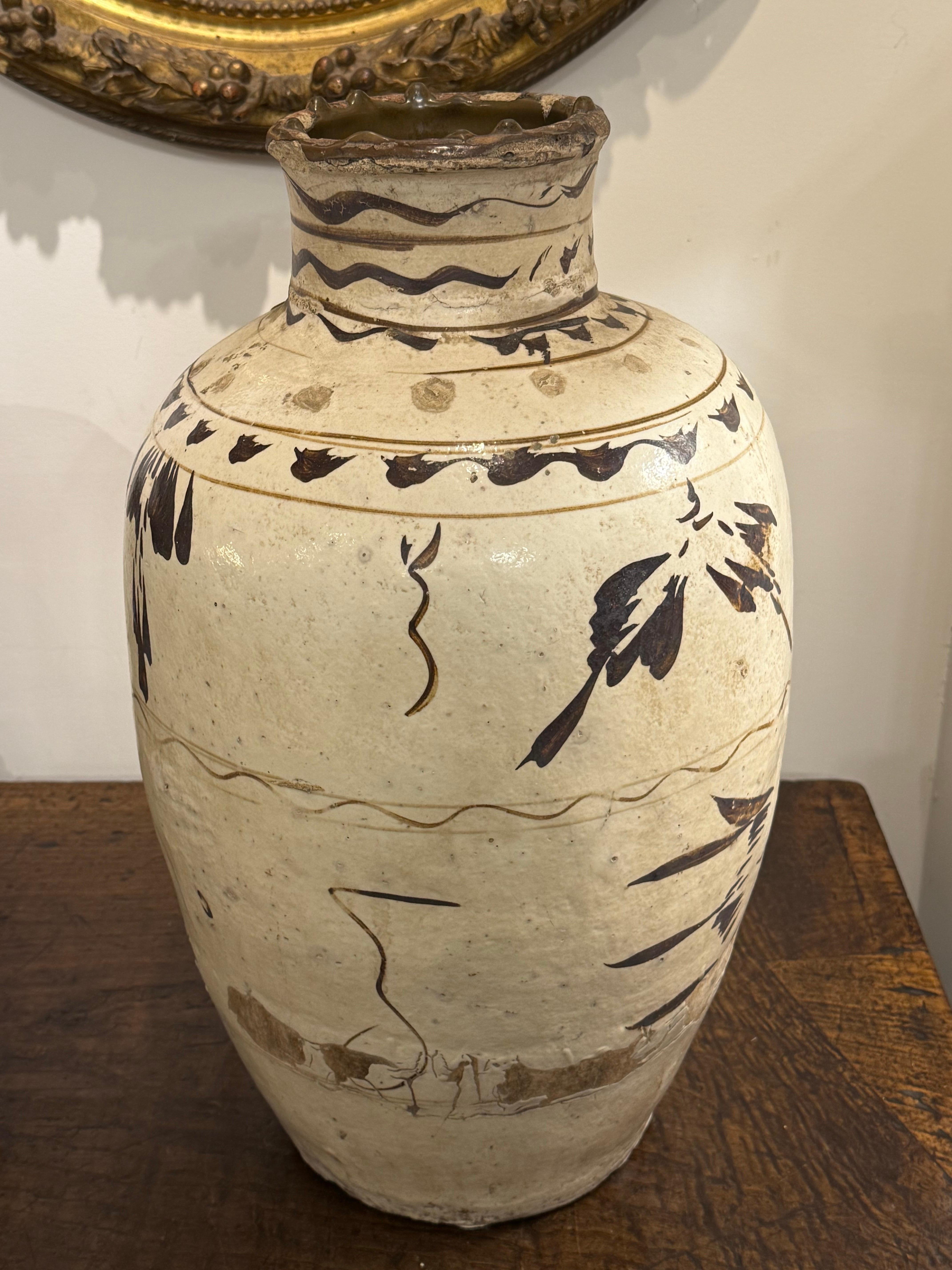 Fatto a mano A Chinese Cizhou Stonweare Vessel, Ming Dynasty, 17th Century in vendita