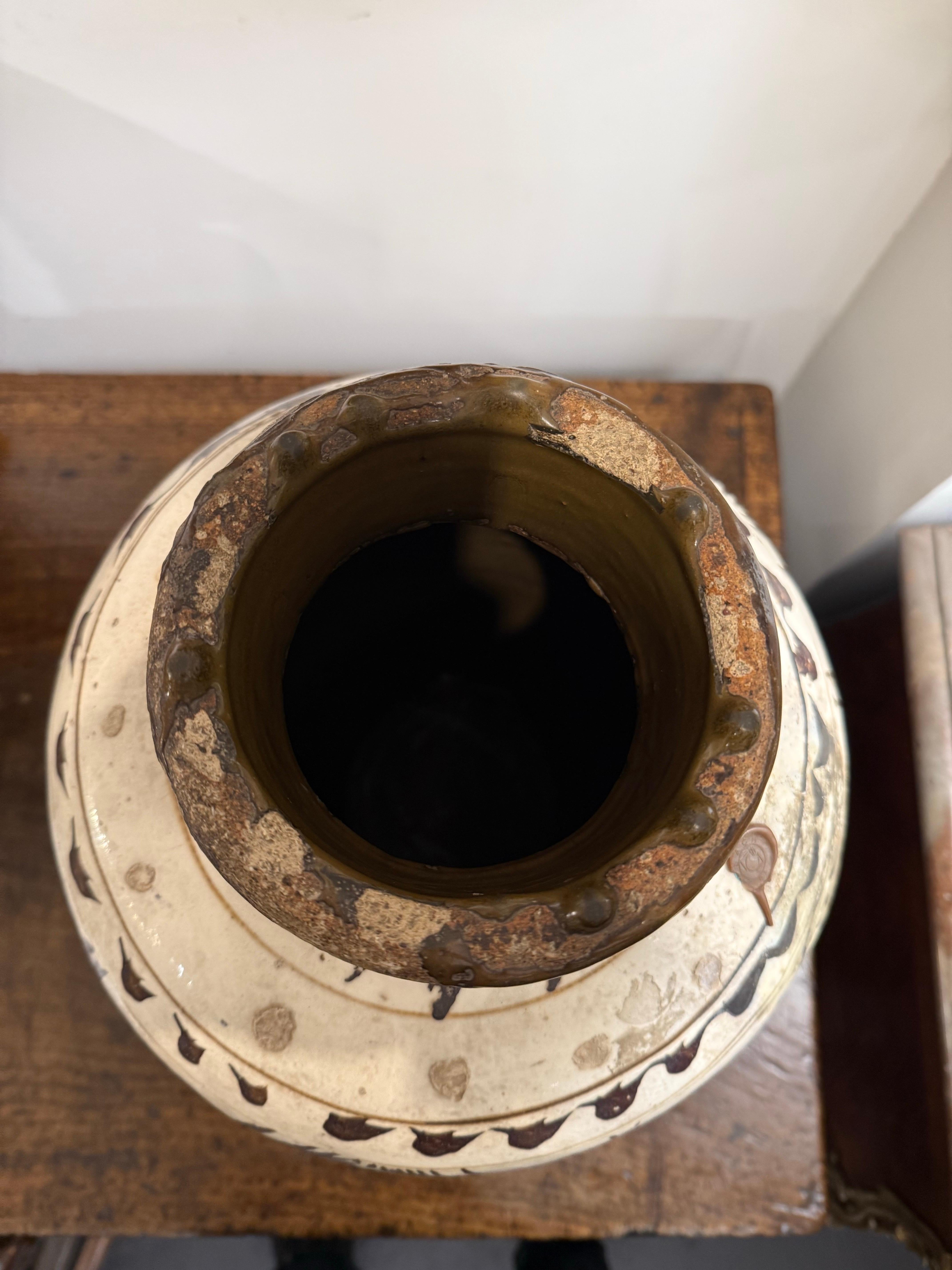 A Chinese Cizhou Stonweare Vessel, Ming Dynasty, 17th Century in vendita 1