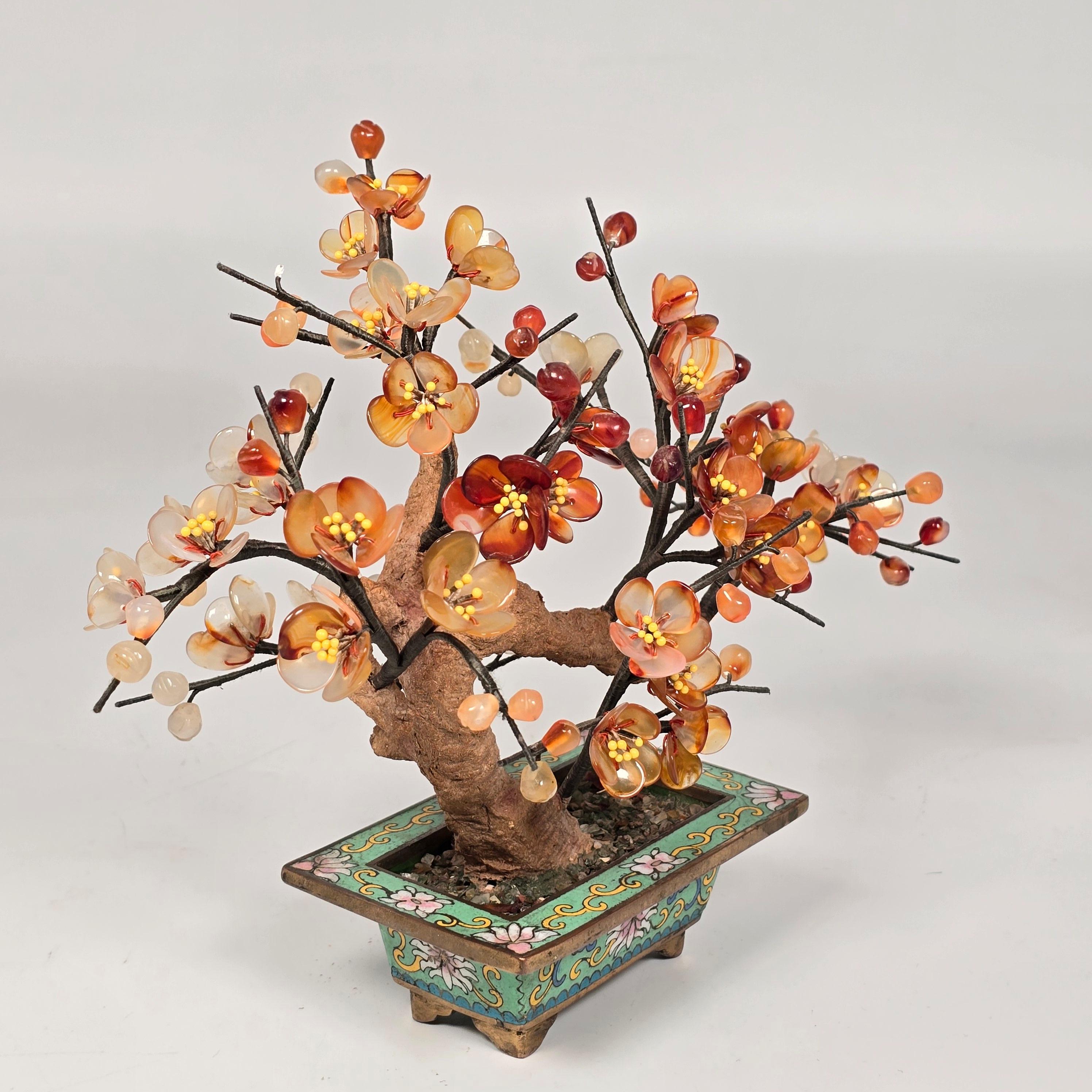 Sculpté à la main A  Bonsaï chinois en pierre dure cloisonnée et sculptée, Prunus circa 1920 en vente