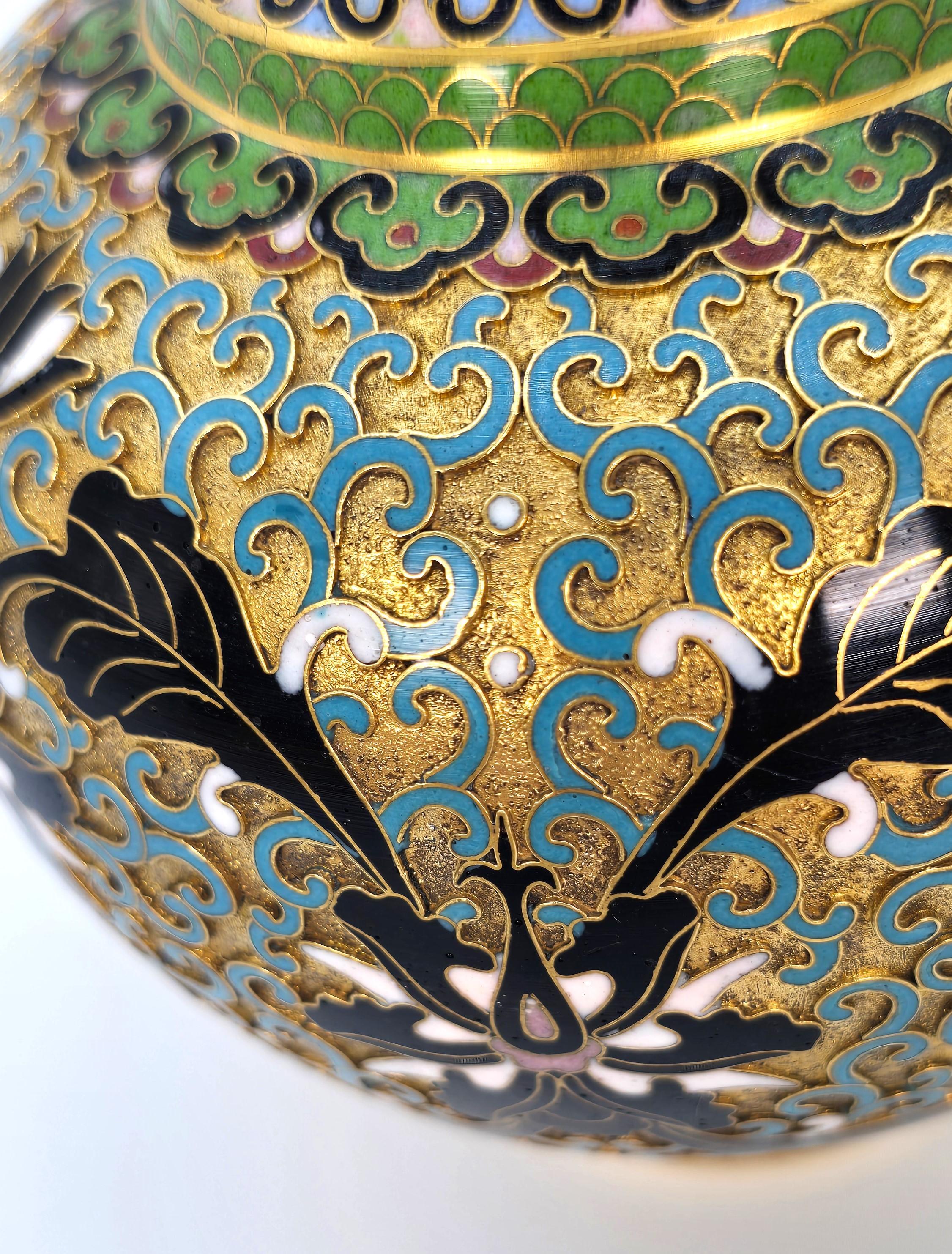 A Chinese cloisonné and gilt metal vase circa 1930 For Sale 5