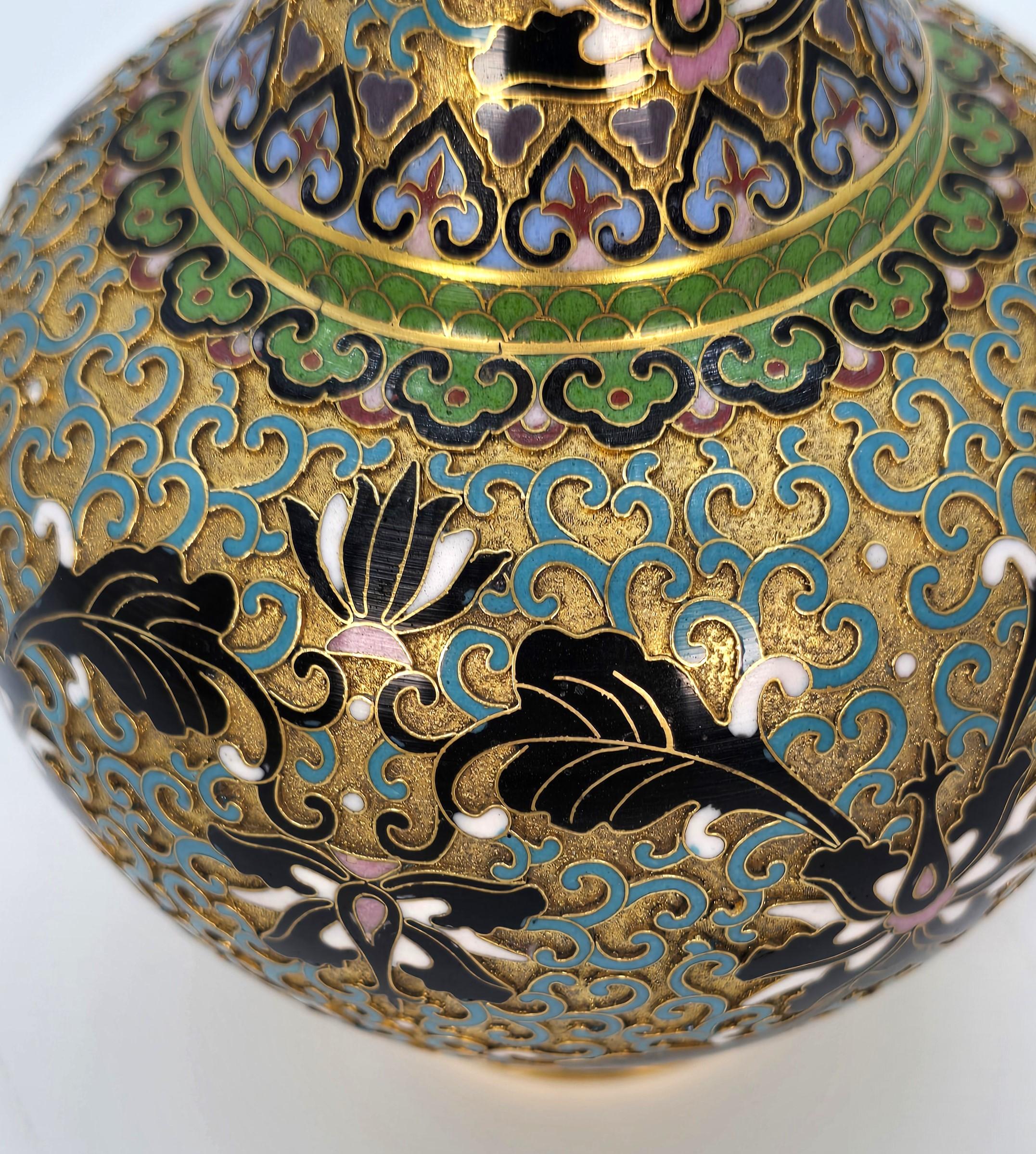 A Chinese cloisonné and gilt metal vase circa 1930 For Sale 1