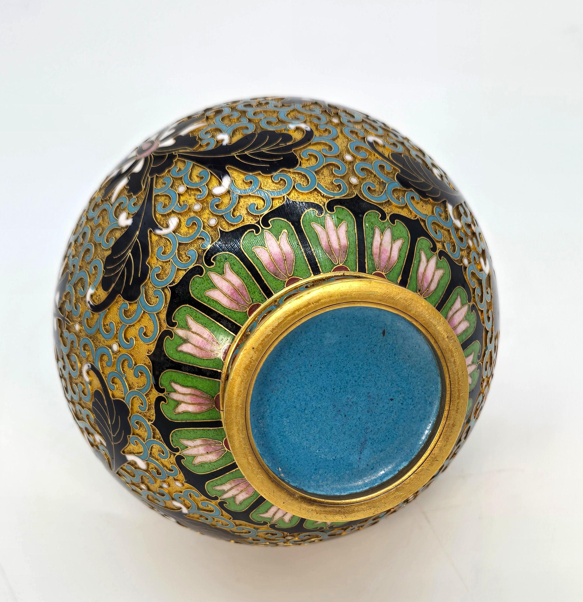 A Chinese cloisonné and gilt metal vase circa 1930 For Sale 2