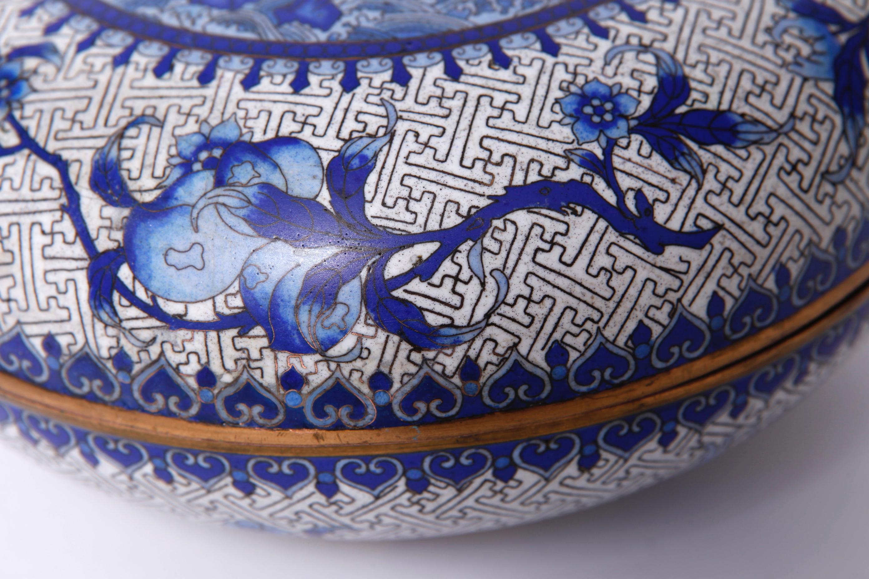 Cloissoné Chinese Cloisonne Enamel Blue and White Covered Box For Sale