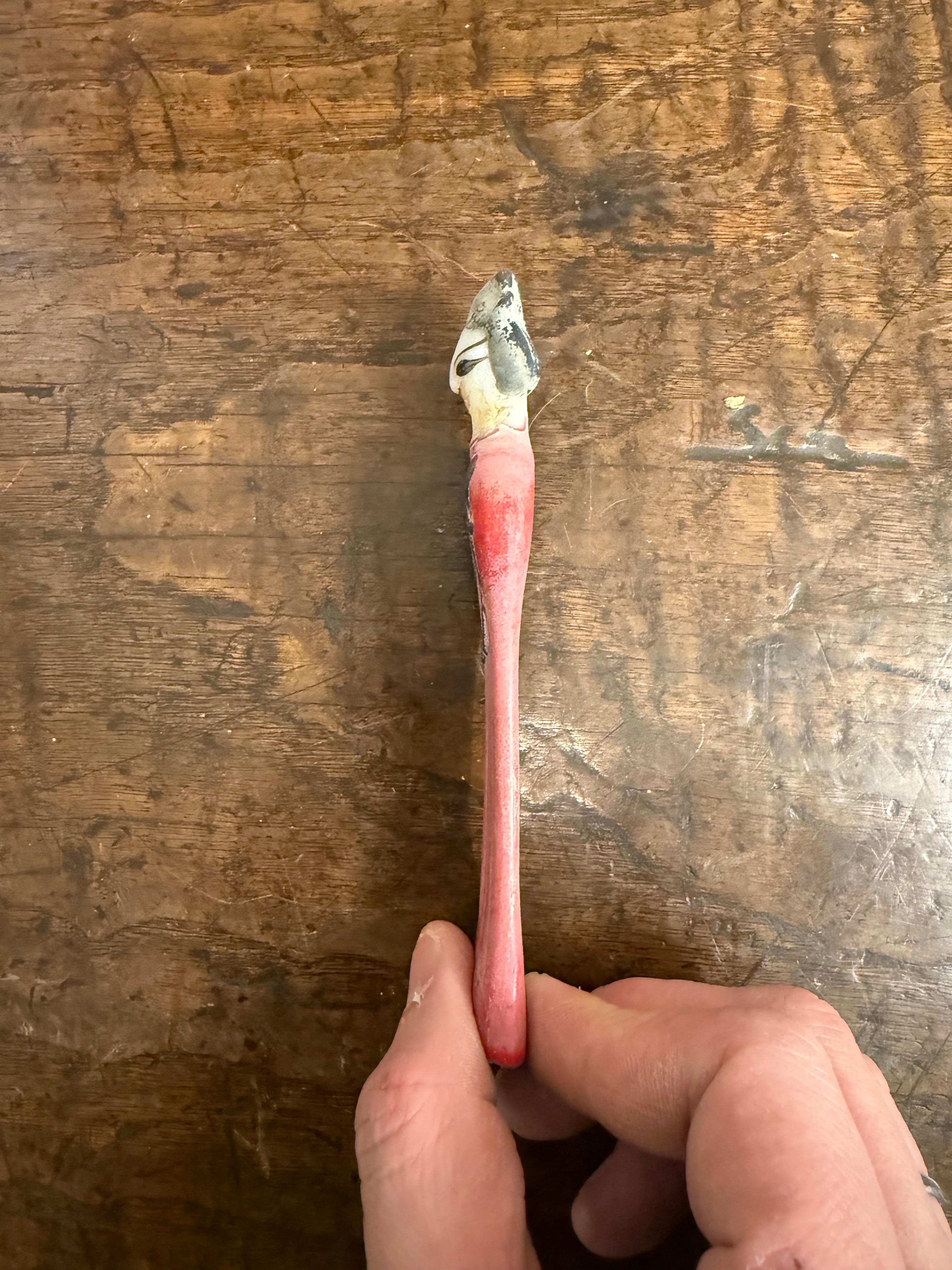 Servante de tombeau chinoise en verre coloré (Liuli), 19e siècle

Provenance : Collection privée australienne.

Dimensions :
Hauteur : 14 cm.
Largeur : 3.2 cm.
Profondeur : 1cm.