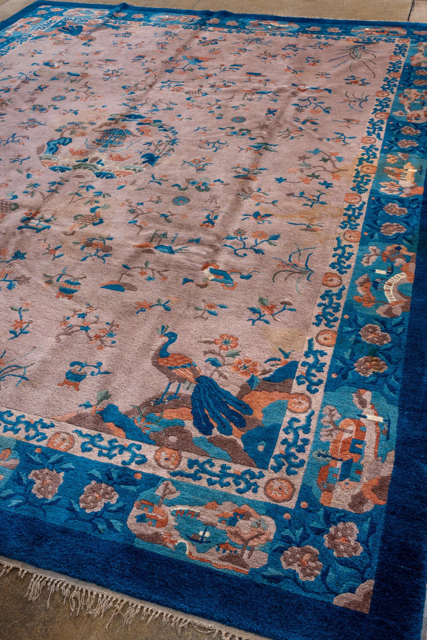 A Chinese Deco Rug circa 1930. Hand knotted. Made of 100% Wool yarn. 