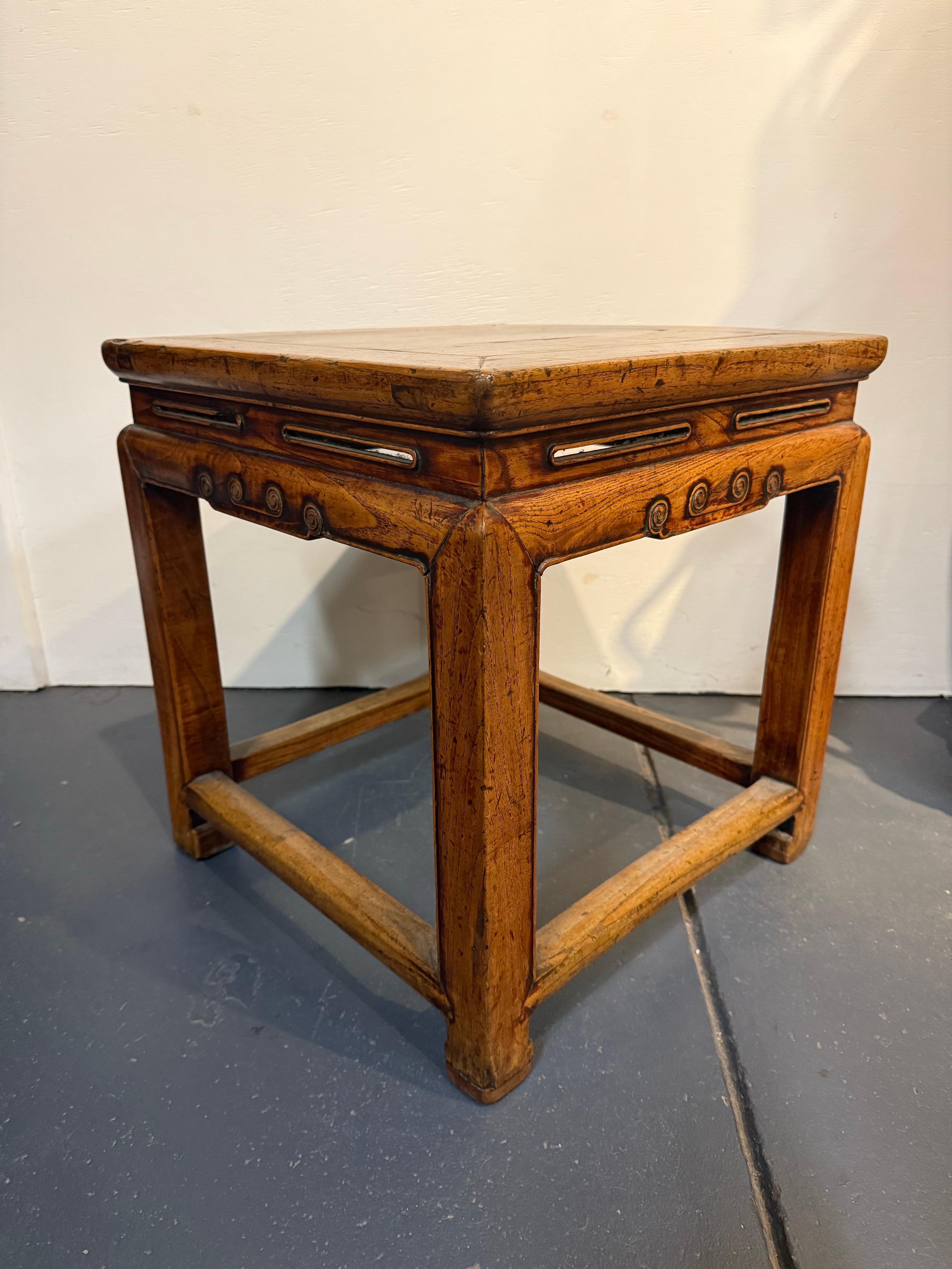 Table d'appoint / tabouret en orme de Chine, début du 20e siècle en vente 3