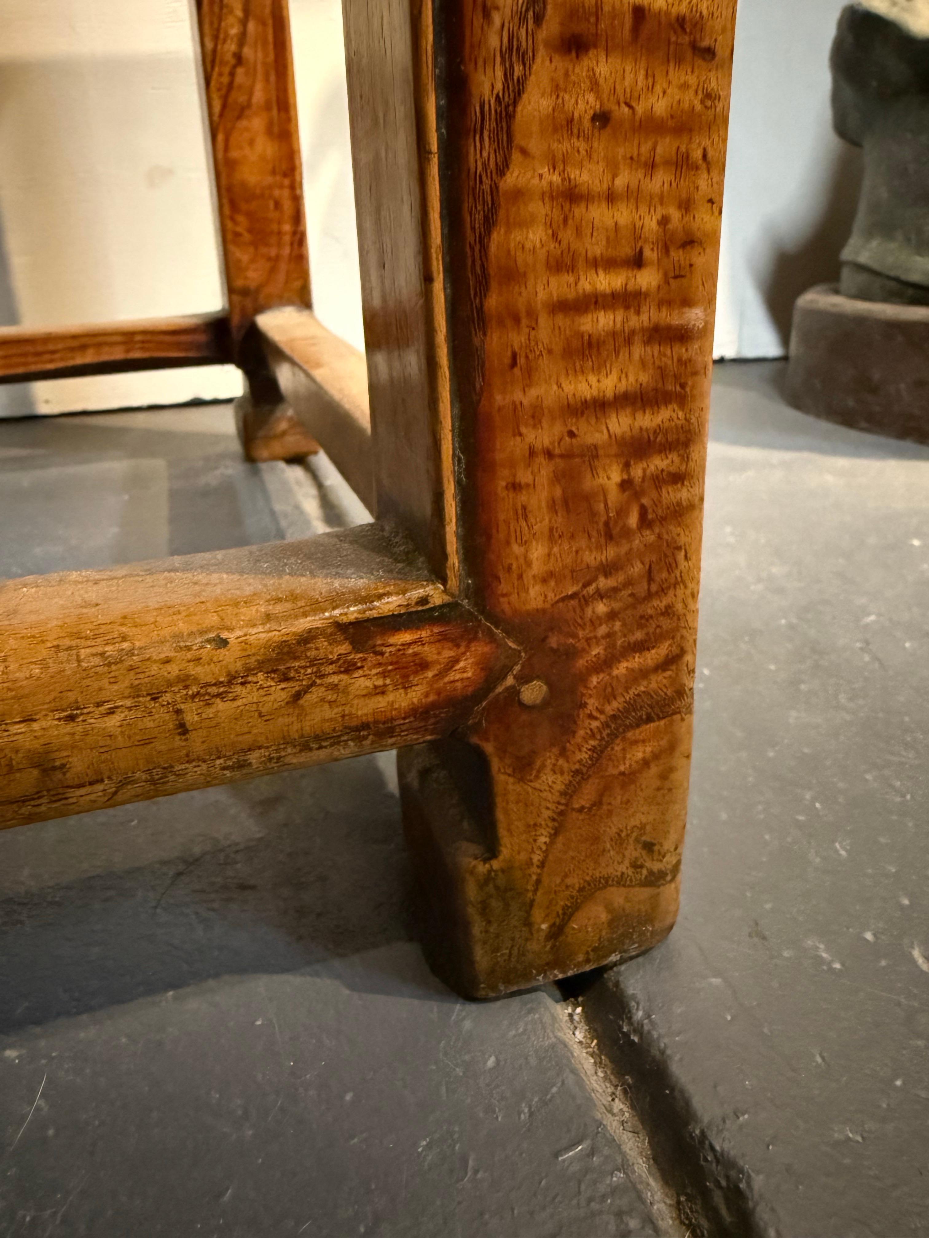 Table d'appoint / tabouret en orme de Chine, début du 20e siècle en vente 4