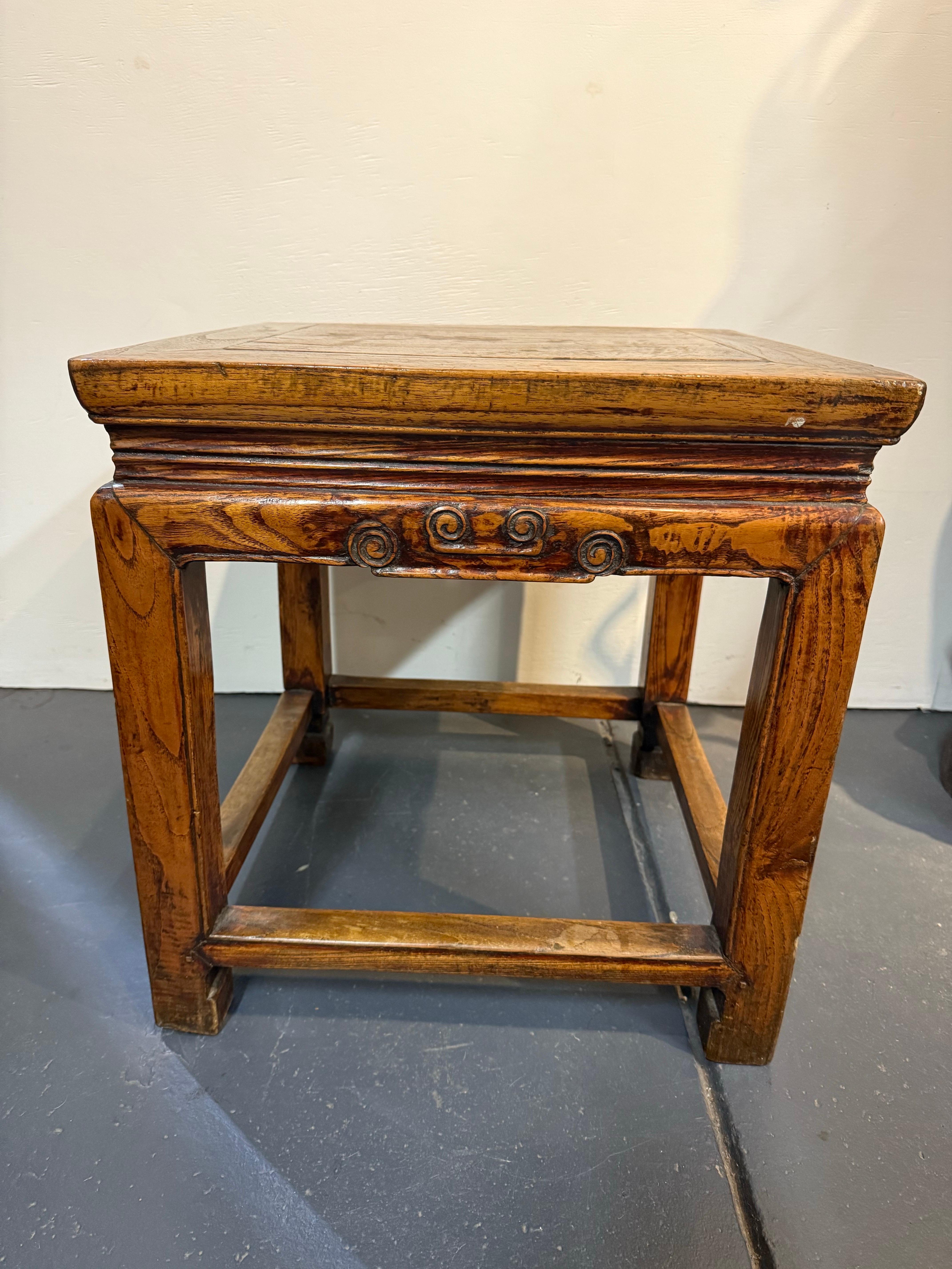 Chinois Table d'appoint / tabouret en orme de Chine, début du 20e siècle en vente