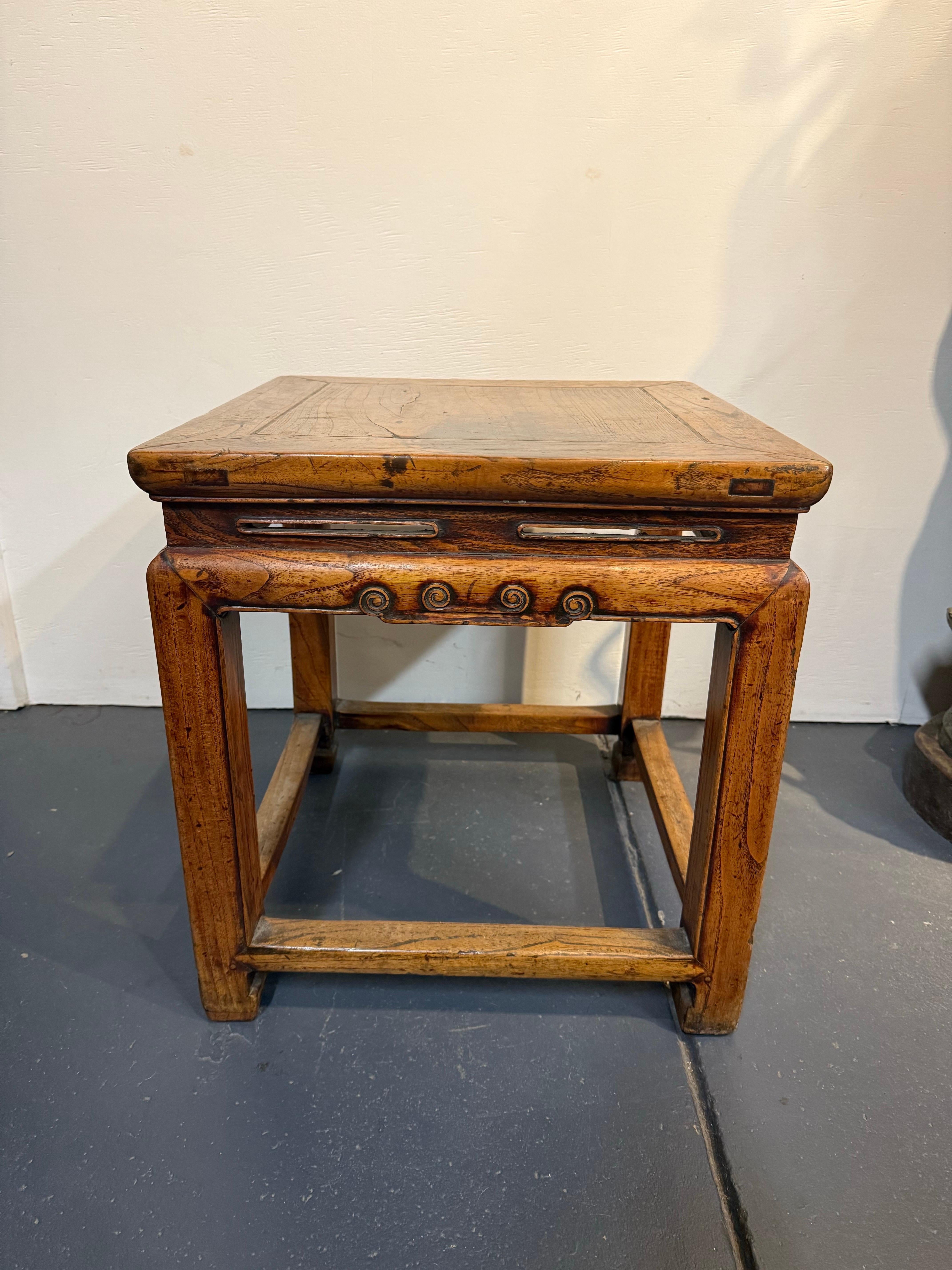 Table d'appoint / tabouret en orme de Chine, début du 20e siècle Bon état - En vente à ARMADALE, VIC