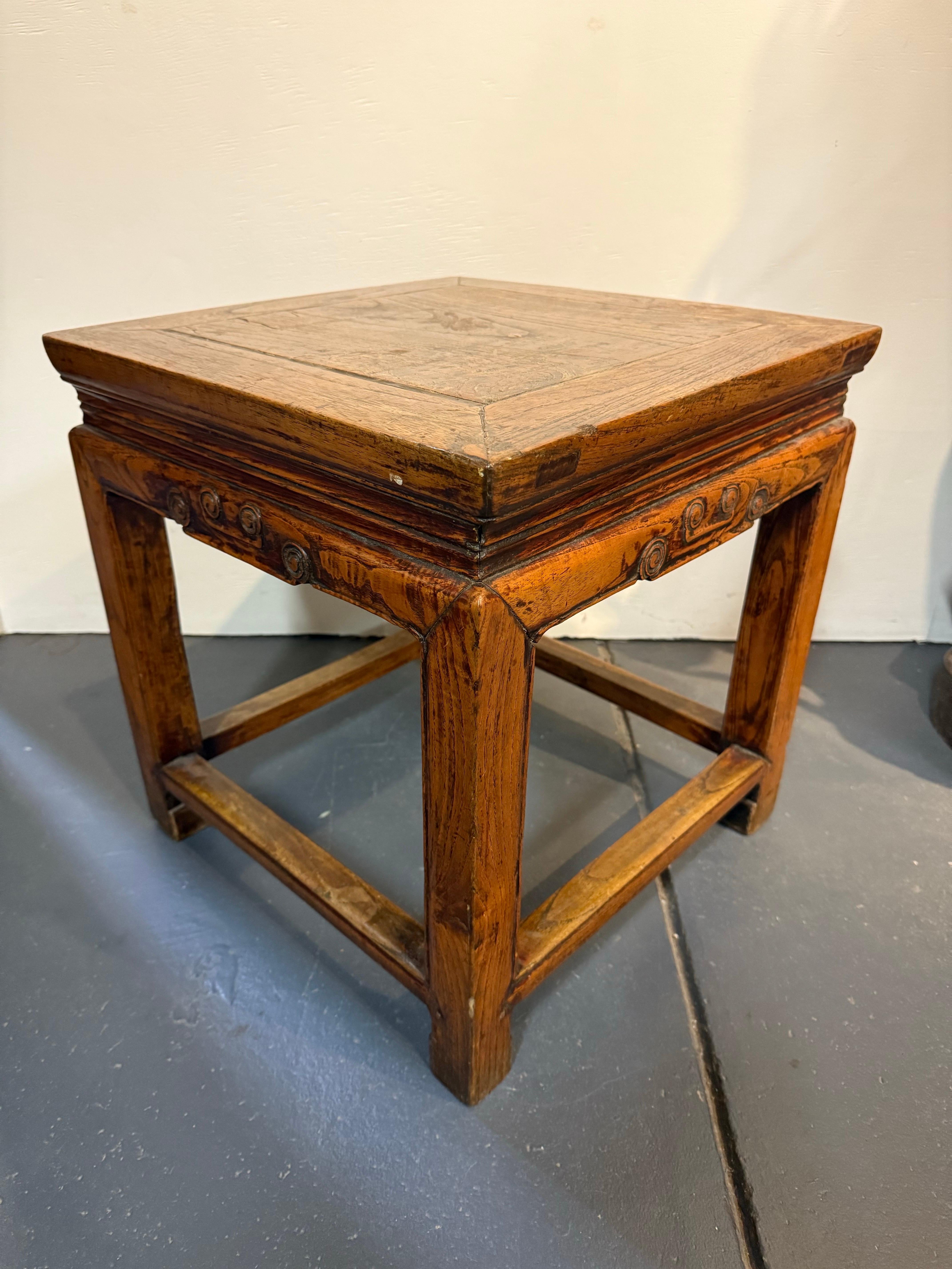 Table d'appoint / tabouret en orme de Chine, début du 20e siècle Bon état - En vente à ARMADALE, VIC