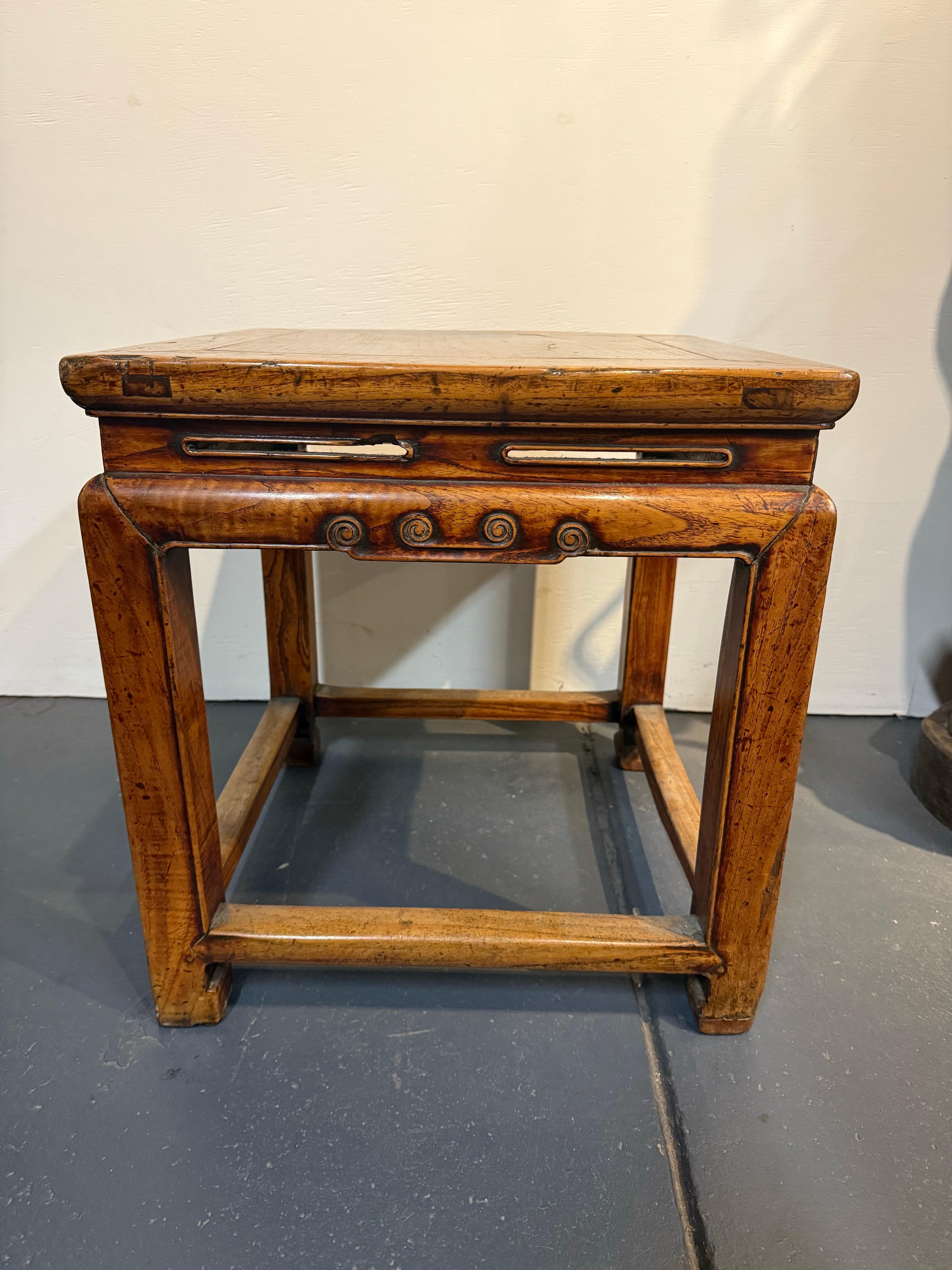 Orme Table d'appoint / tabouret en orme de Chine, début du 20e siècle en vente