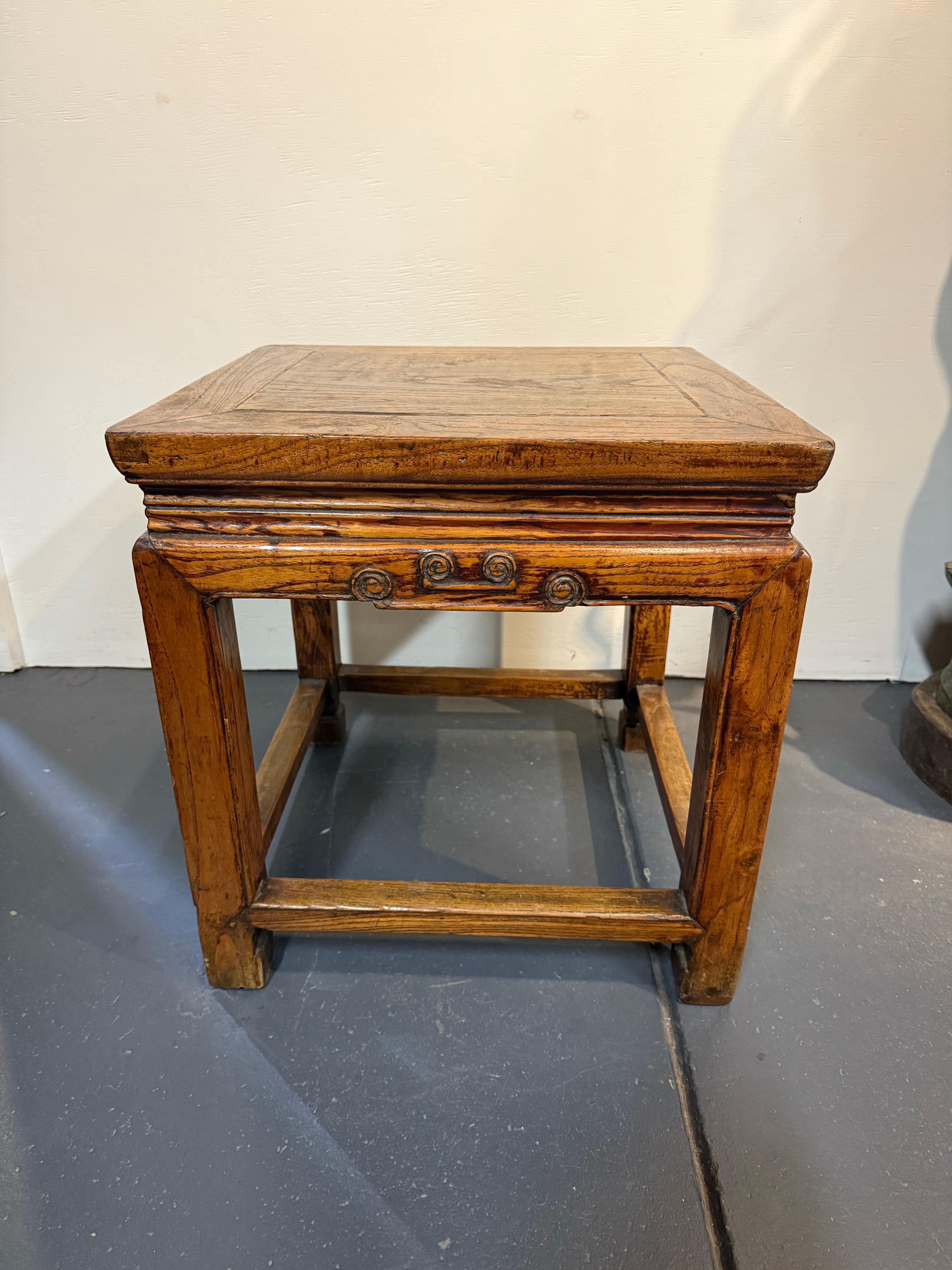 Orme Table d'appoint / tabouret en orme de Chine, début du 20e siècle en vente