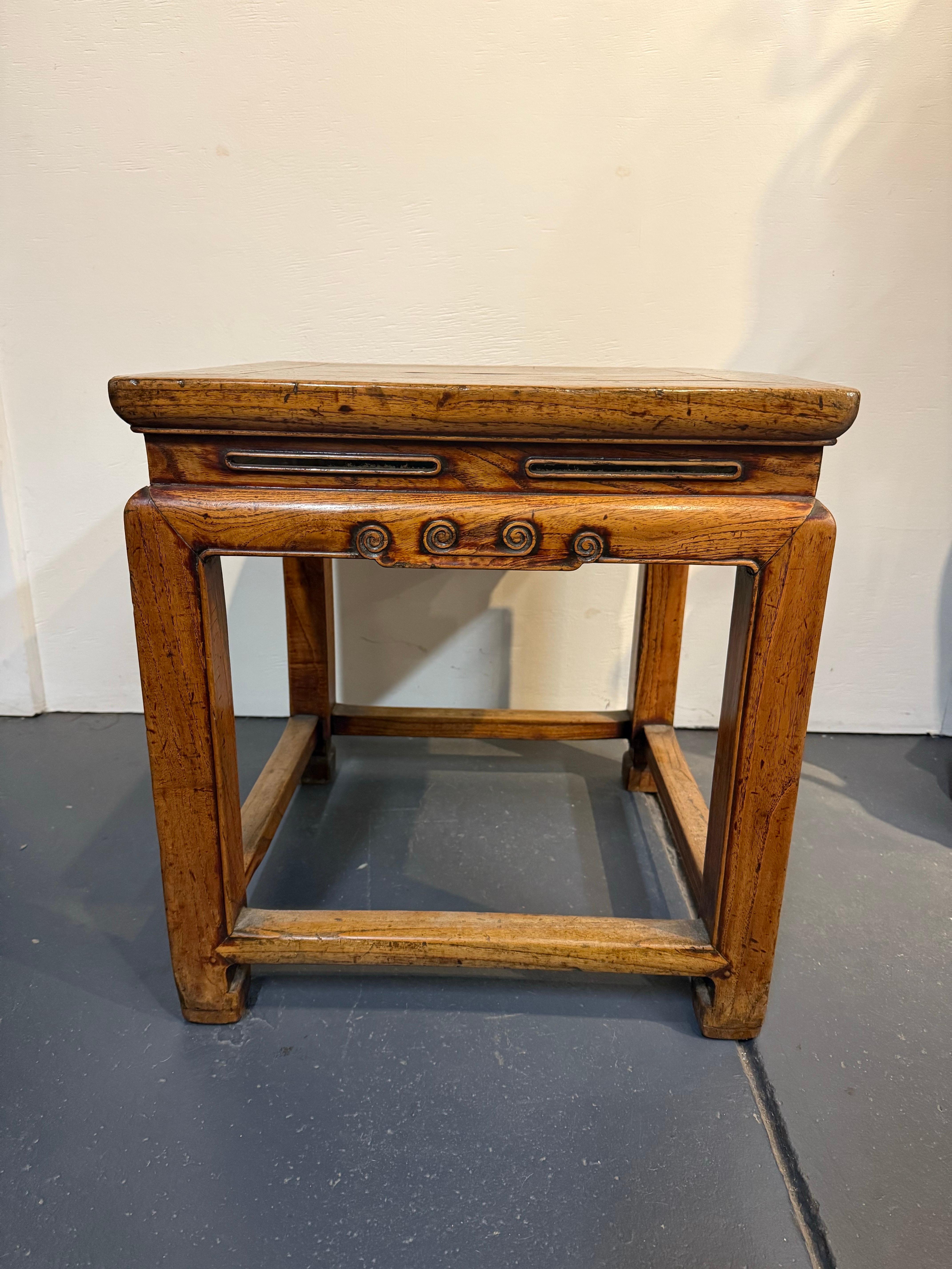 Table d'appoint / tabouret en orme de Chine, début du 20e siècle en vente 2