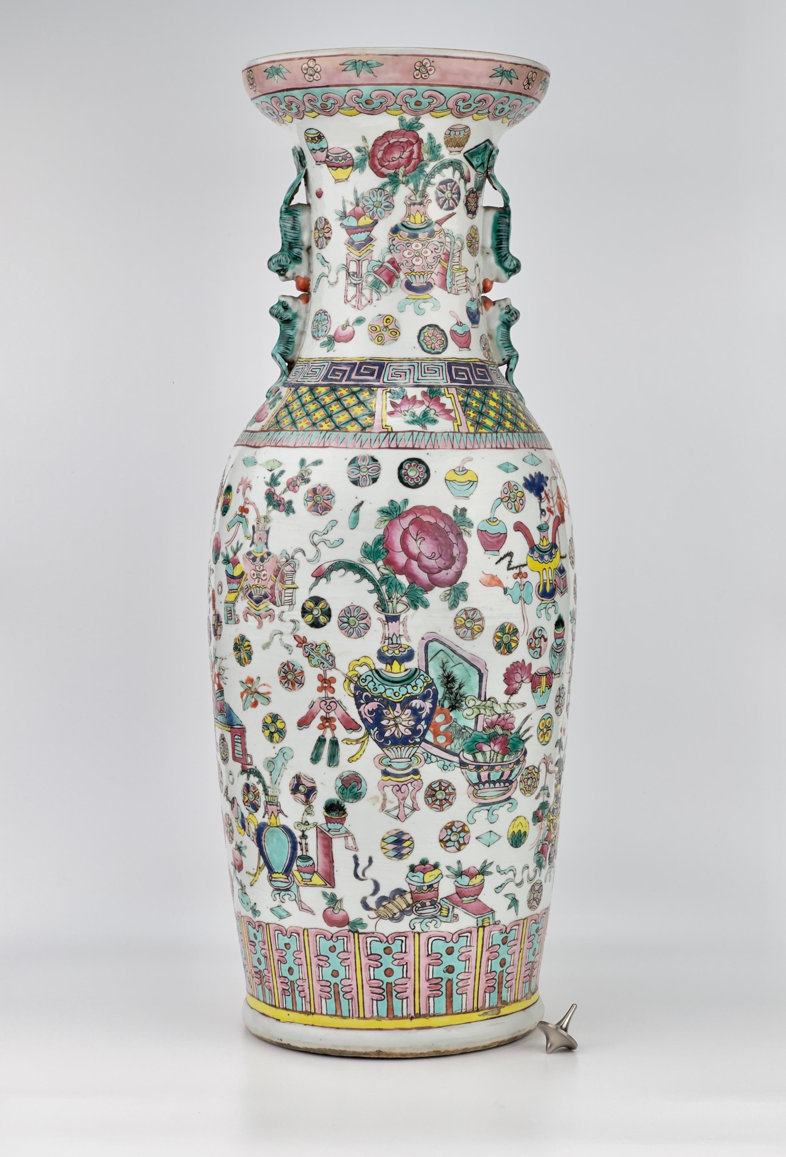 A Large Chinese Enameled Famille Rose Vase, Qing Period, 19th century For Sale 9