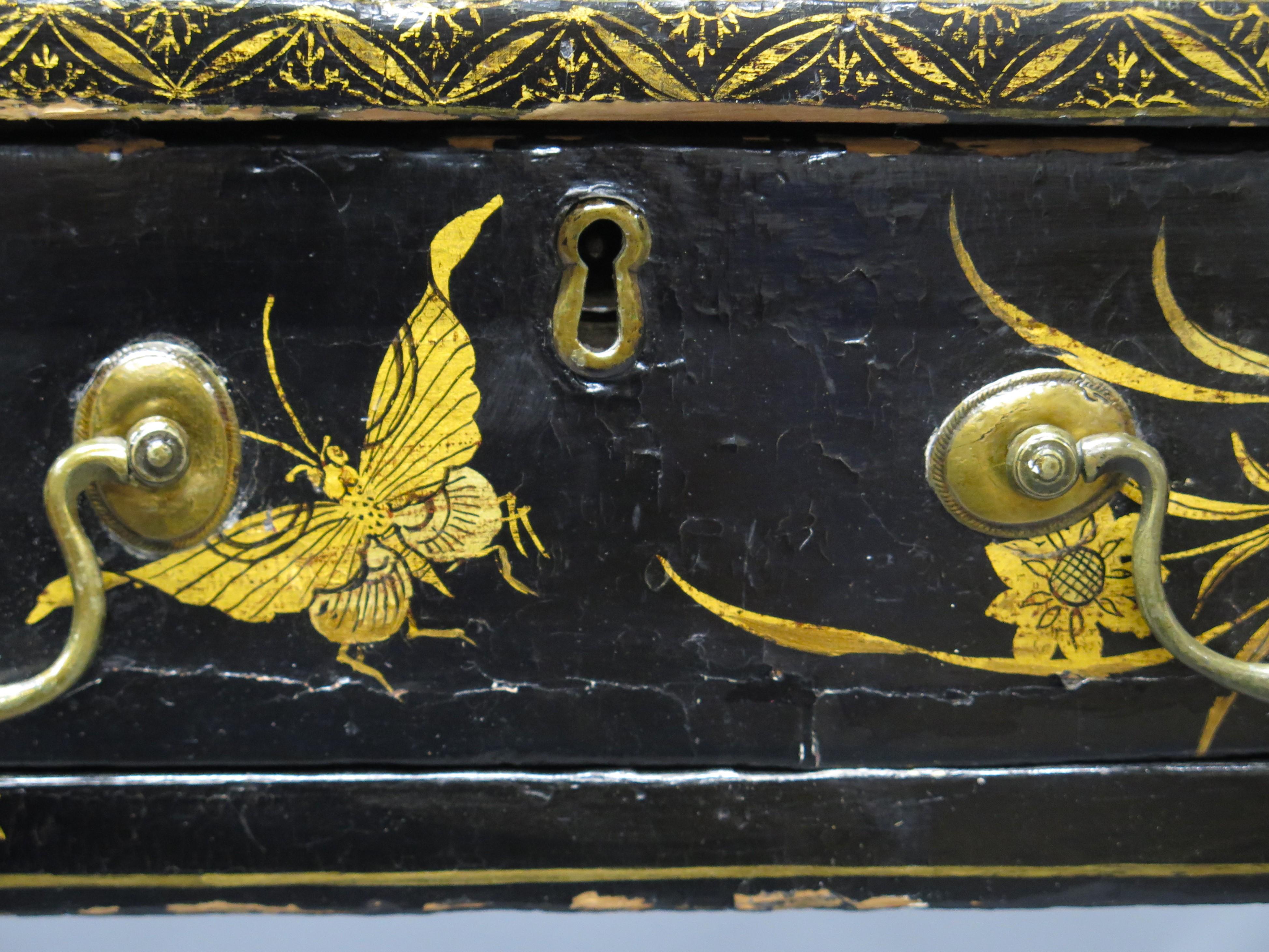 XIXe siècle Bureau d'exportation chinoise en laque noire et or en vente