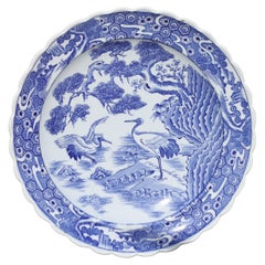 Assiette de présentation en « grues » bleues et blanches exportée de la dynastie Qing