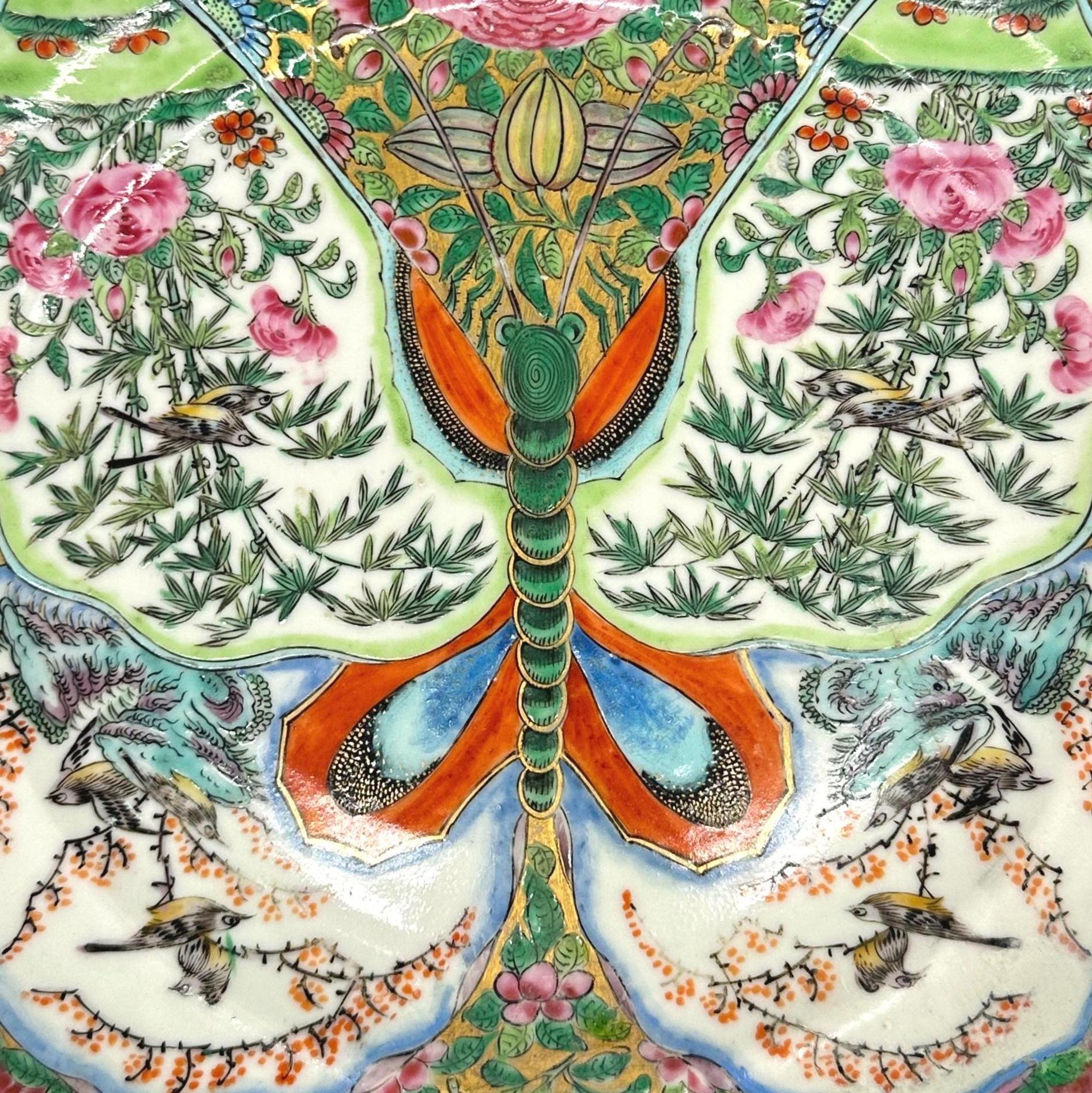 A Chinese Export Canton Famille Rose Butterfly Plate, ca. 1860, Rare Design. In Good Condition For Sale In Banner Elk, NC