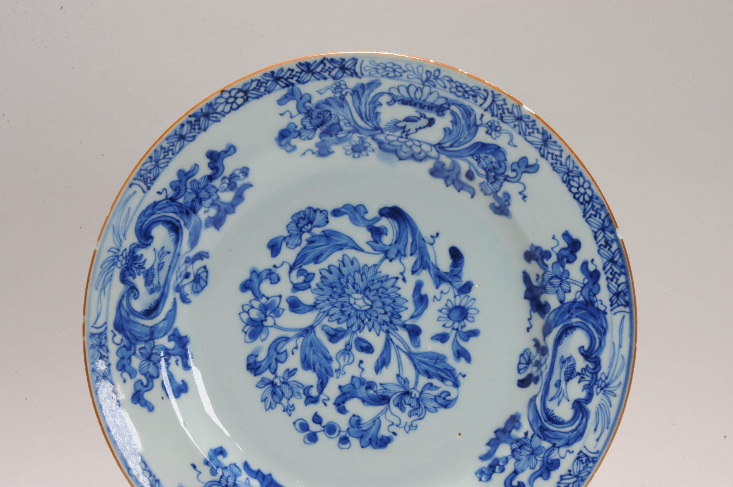 Chinois Plat en porcelaine bleu et blanc Madame De Pompadour Période Qianlong d'exportation chinoise en vente