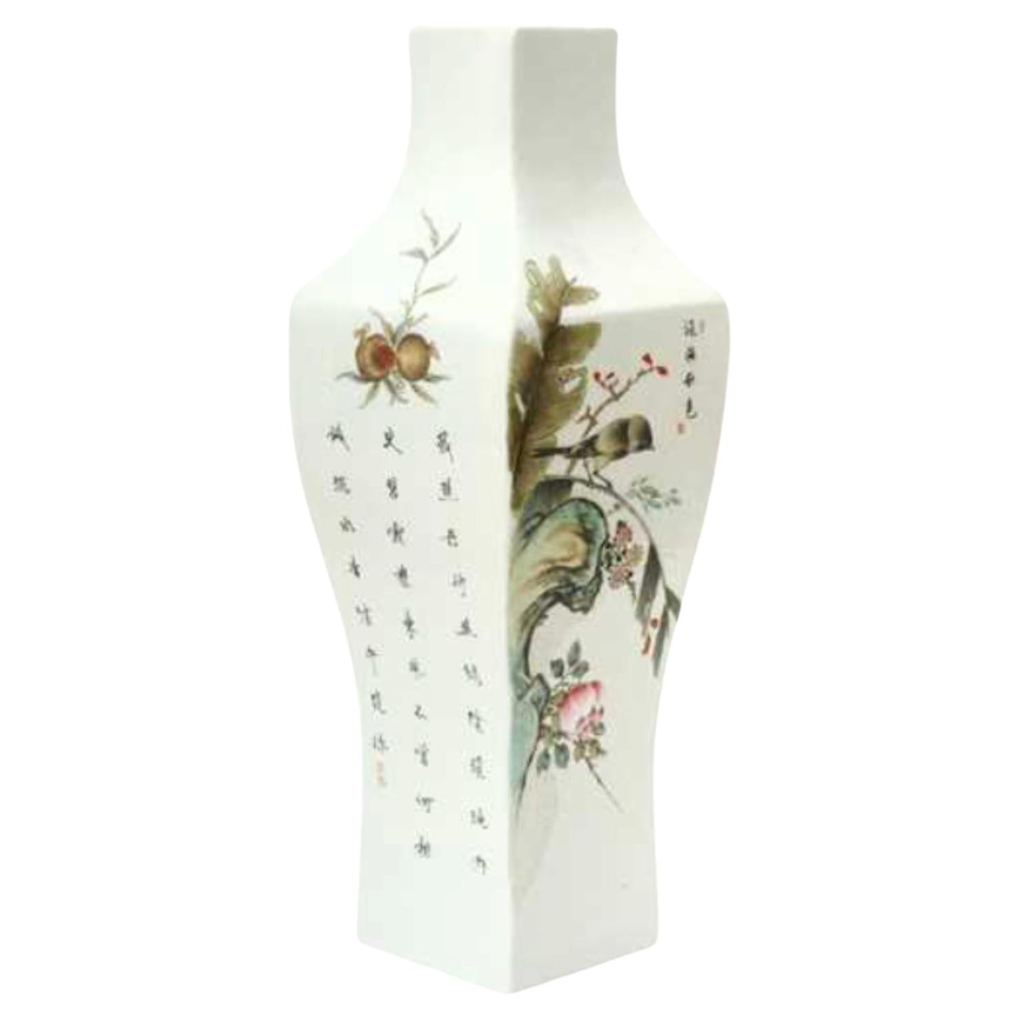 Chinesische FAMILLE-ROSE-Vase „ Vogel und Blumen“