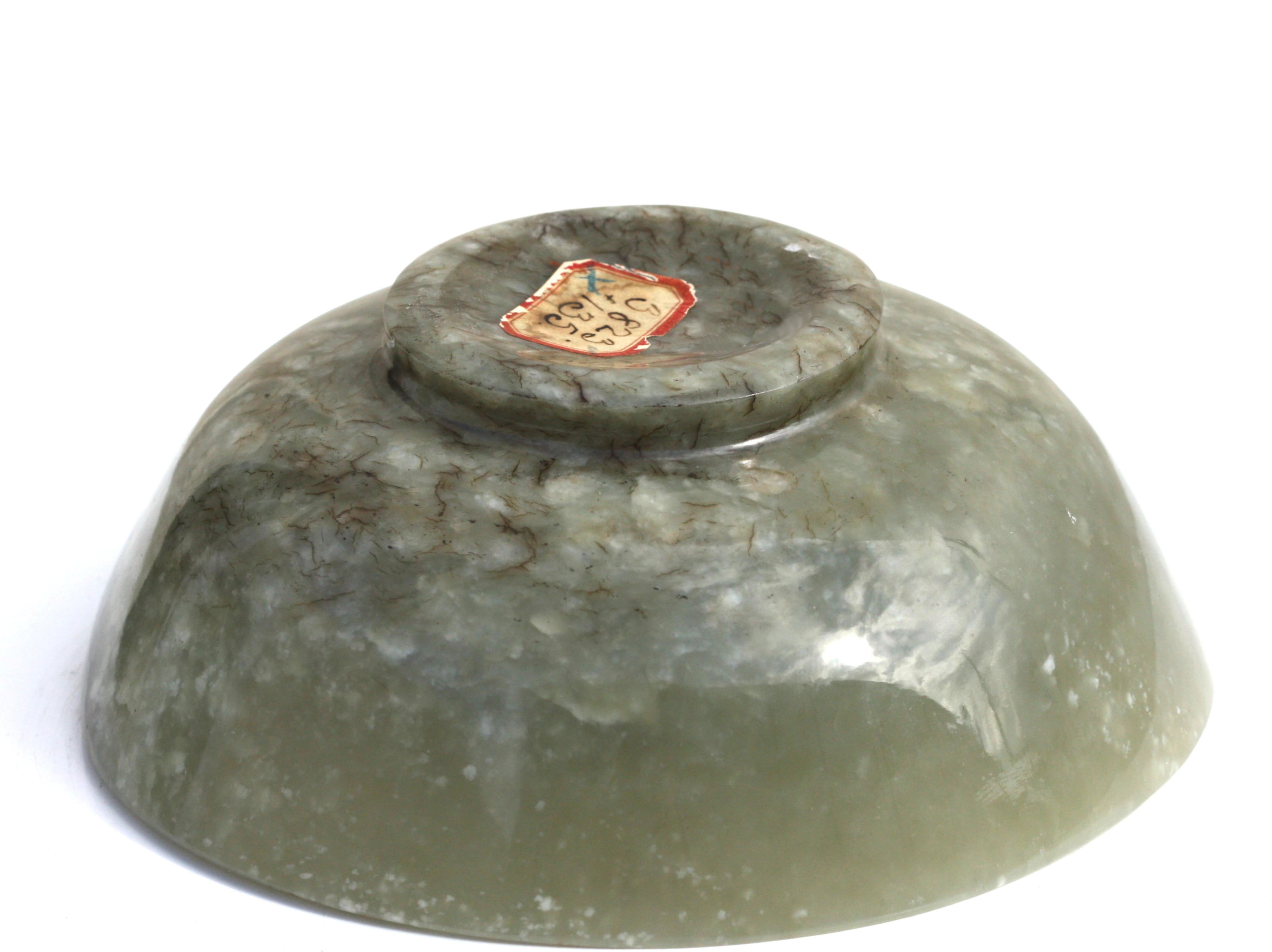 Chinese Grey Jade Imperial Style Bowl In Good Condition For Sale In West Palm Beach, FL
