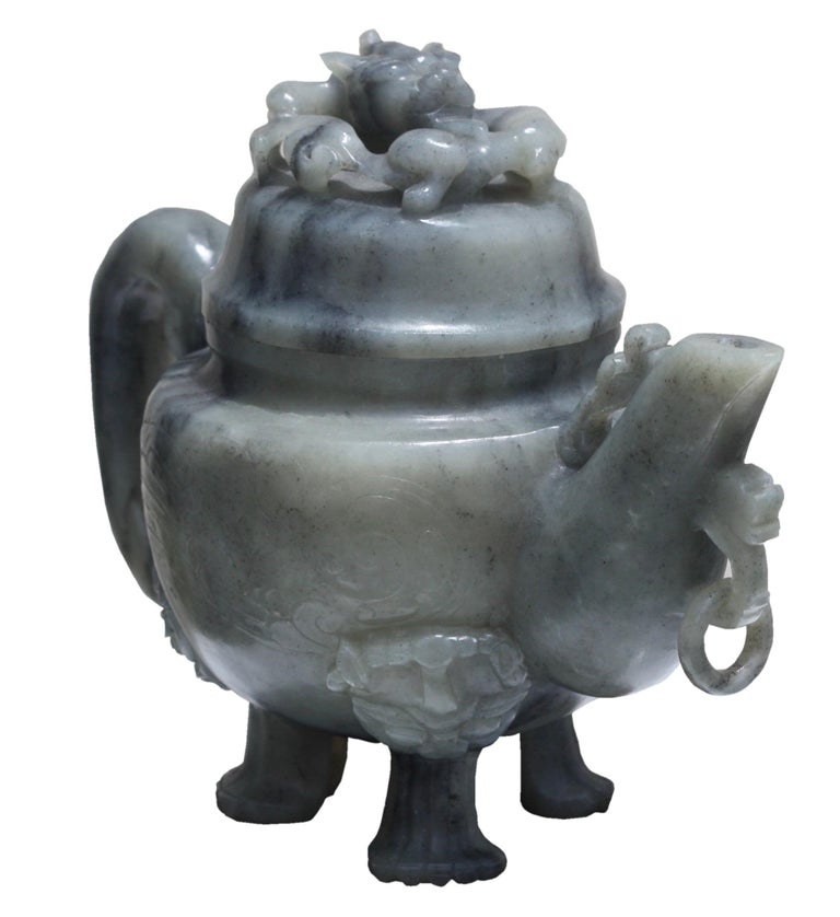 Chinese Jade Teapot and Cover In Good Condition For Sale In West Palm Beach, FL