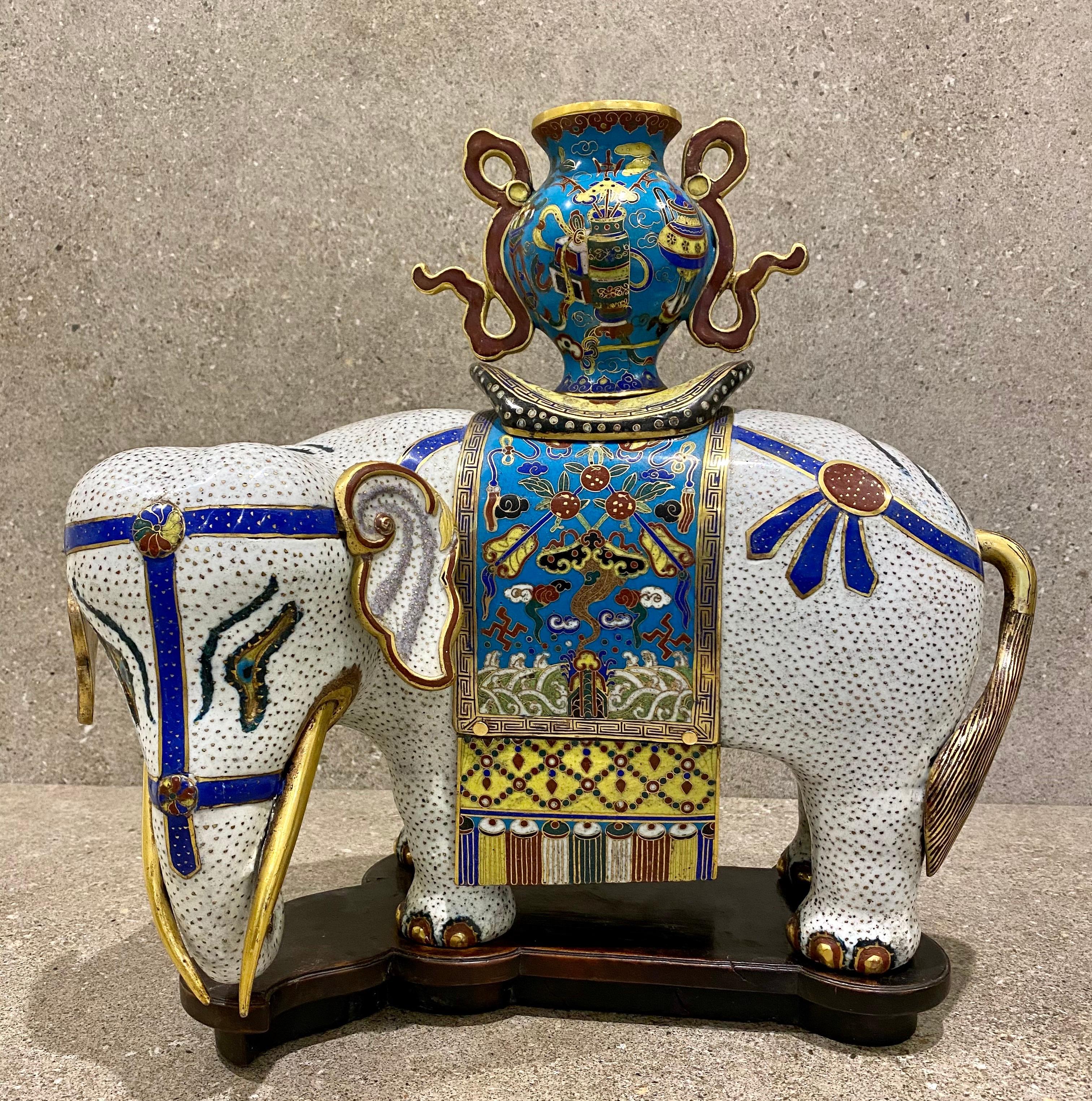 Chinese Jiaqing Period Cloisonne Model of an Elephant In Good Condition In London, GB