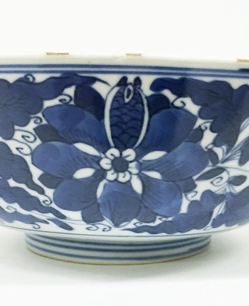 Chinese Kangxi Blue and White Porcelain Bowl Decorated with Lotus Vines In Good Condition For Sale In Delft, NL