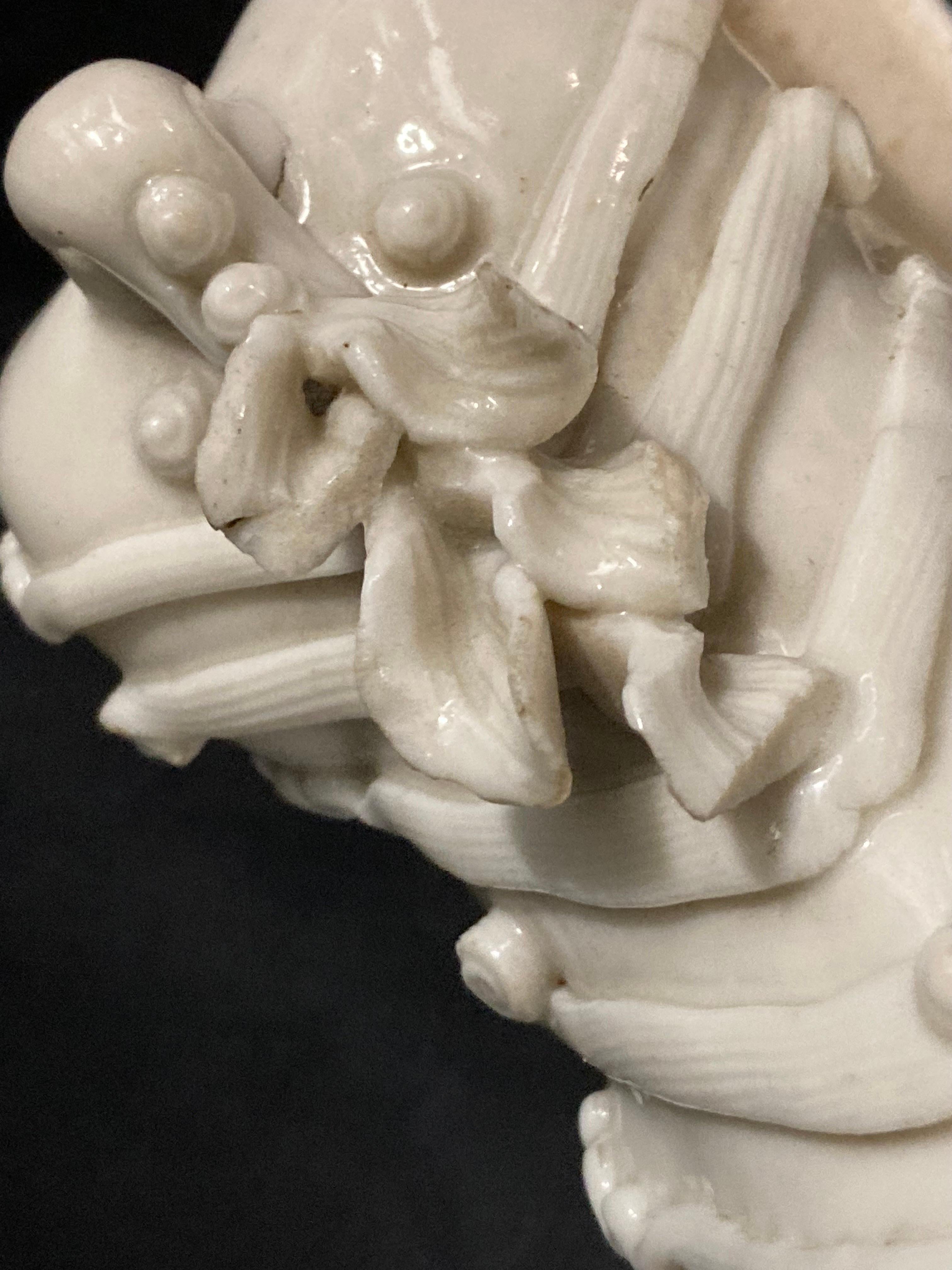 Perro Foo de porcelana china del periodo Kangxi, hacia 1680 en venta 7