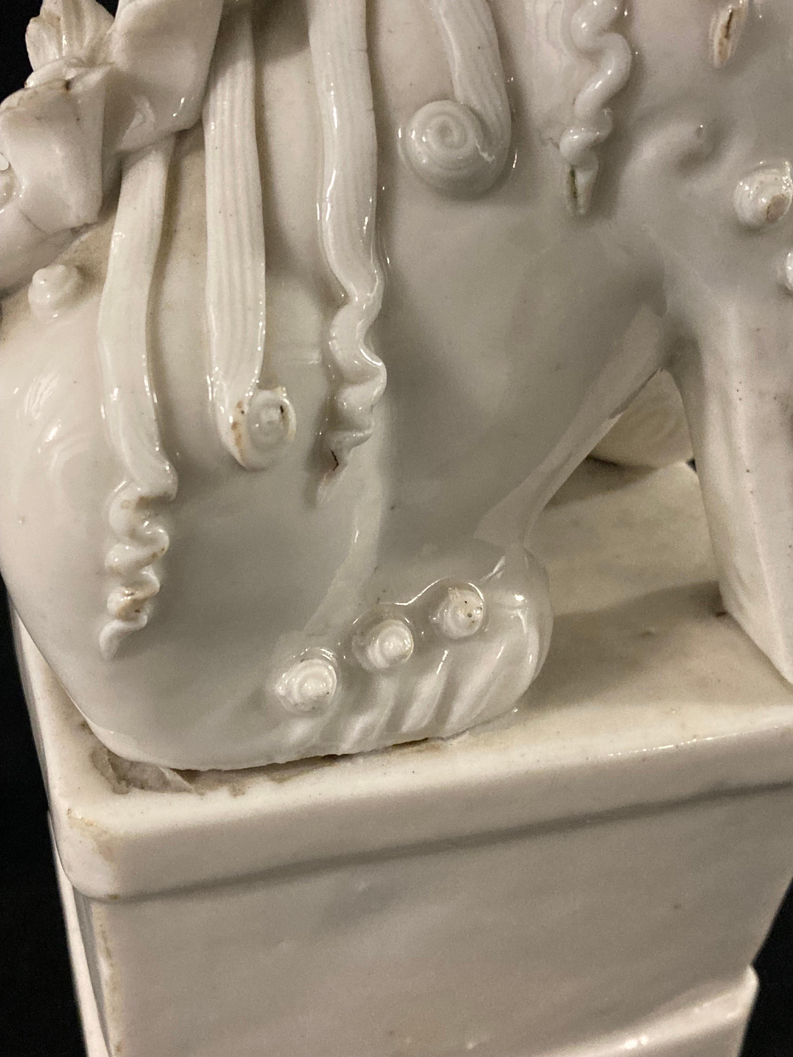Perro Foo de porcelana china del periodo Kangxi, hacia 1680 en venta 9
