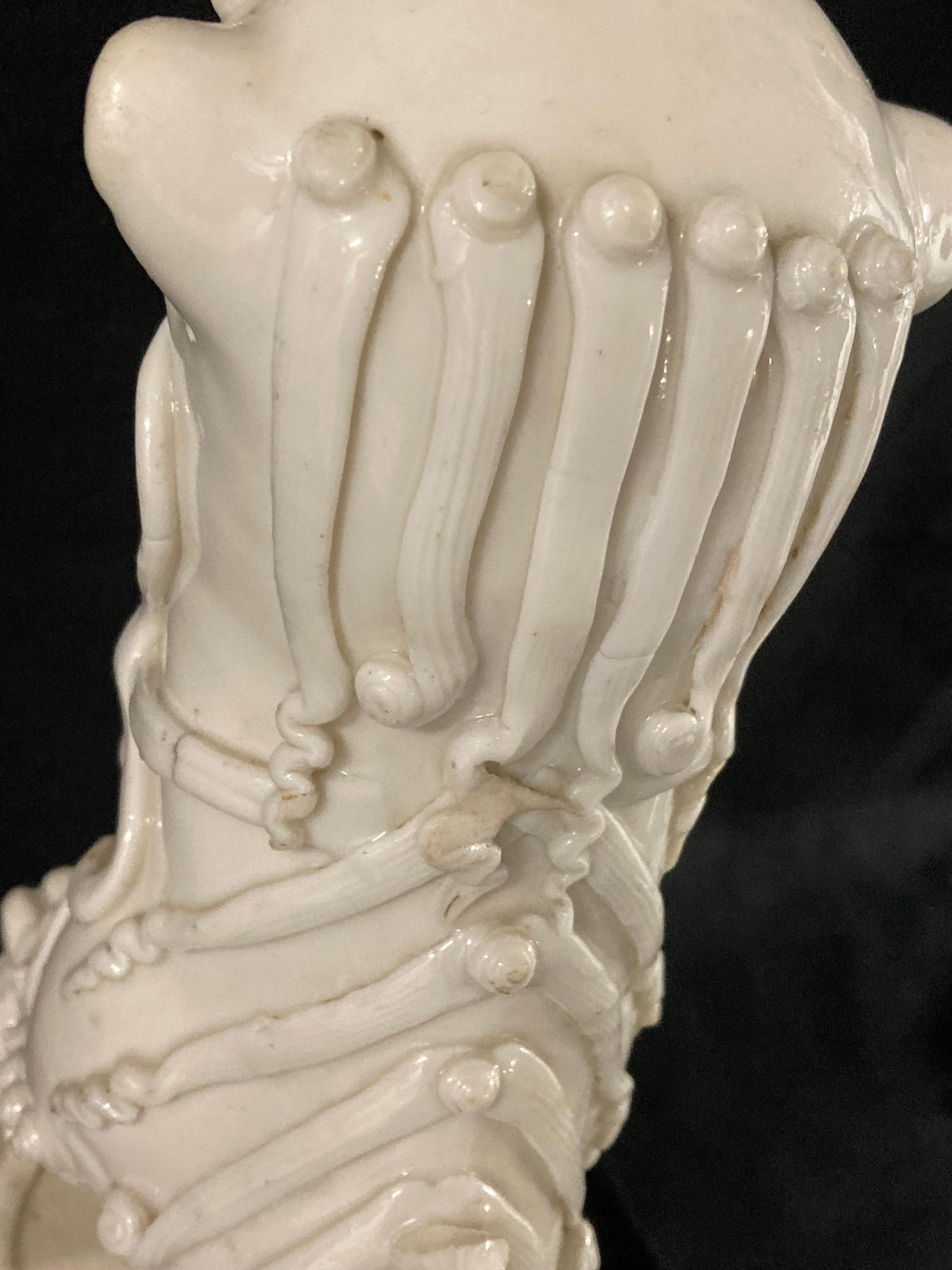 Perro Foo de porcelana china del periodo Kangxi, hacia 1680 en venta 12