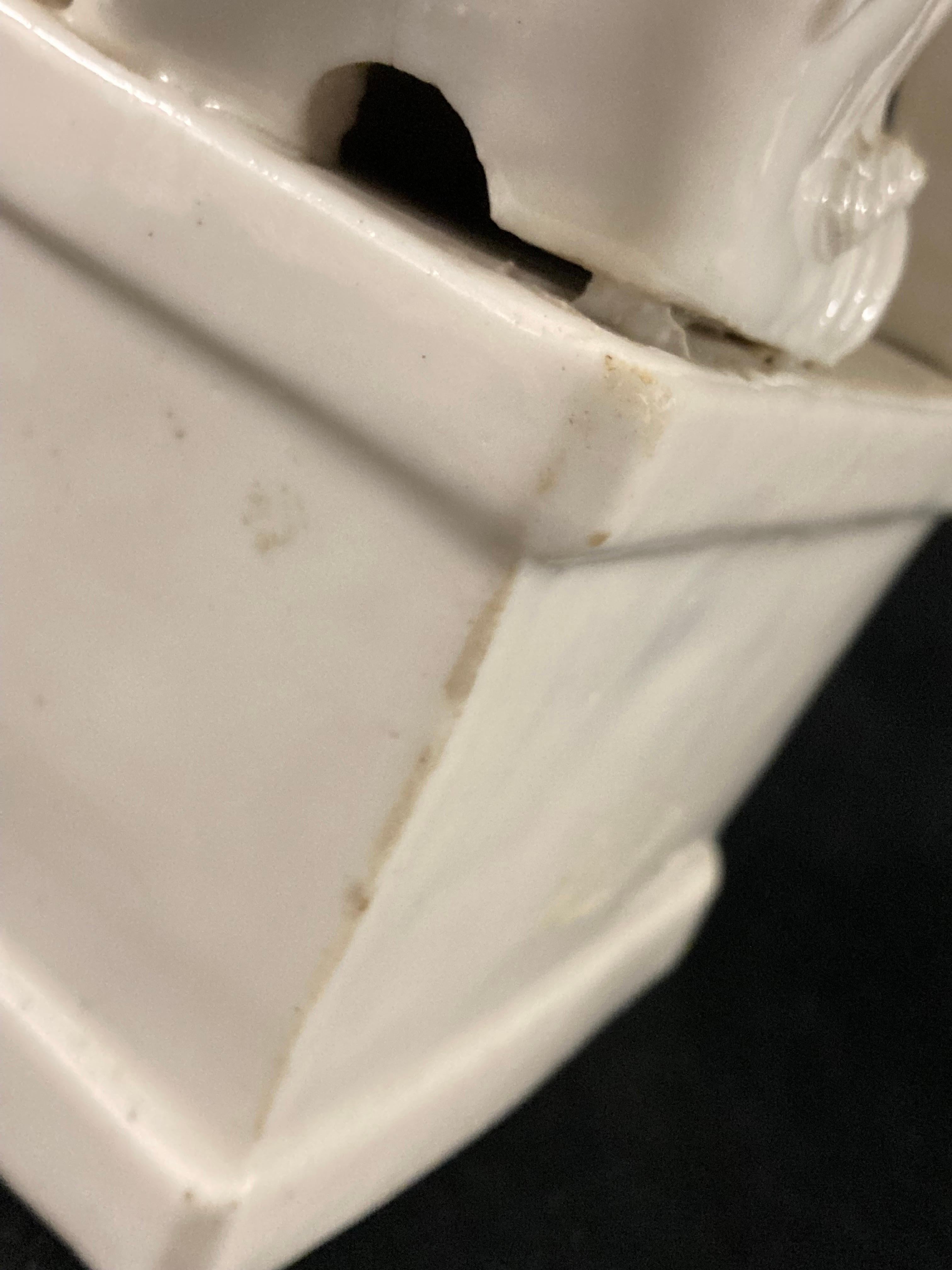 Perro Foo de porcelana china del periodo Kangxi, hacia 1680 en venta 14