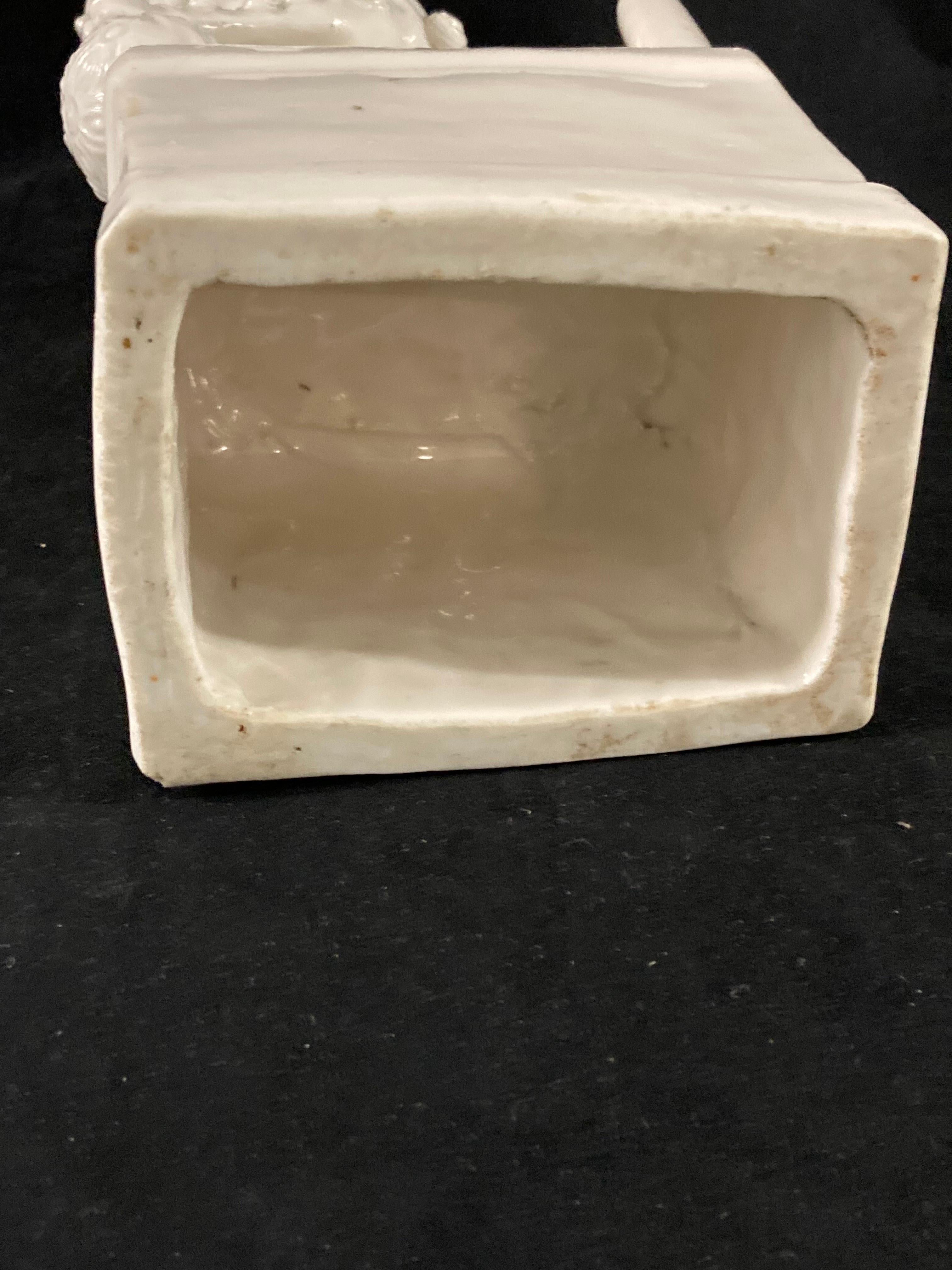 Perro Foo de porcelana china del periodo Kangxi, hacia 1680 en venta 15