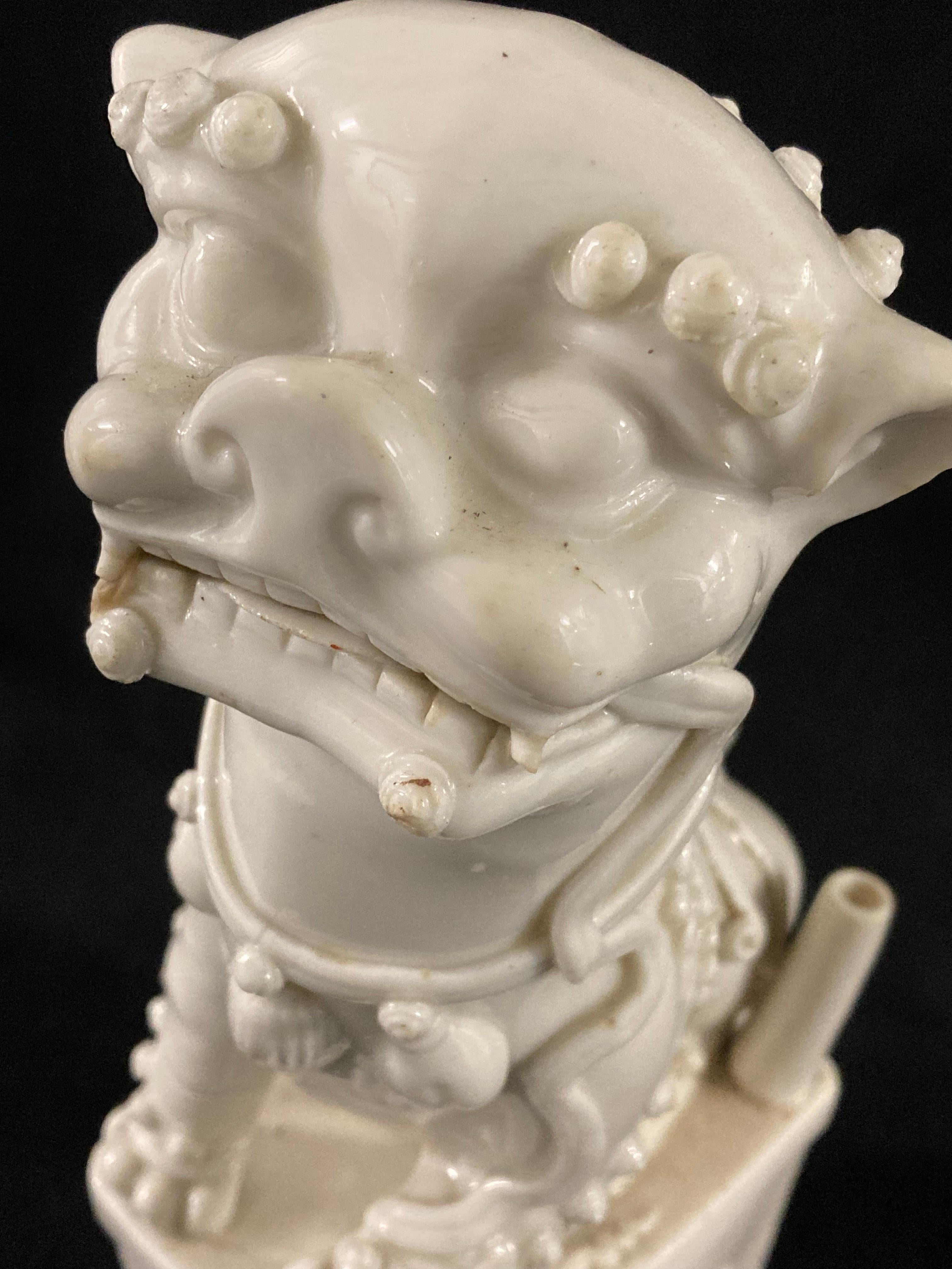 Perro Foo de porcelana china del periodo Kangxi, hacia 1680 Porcelana en venta