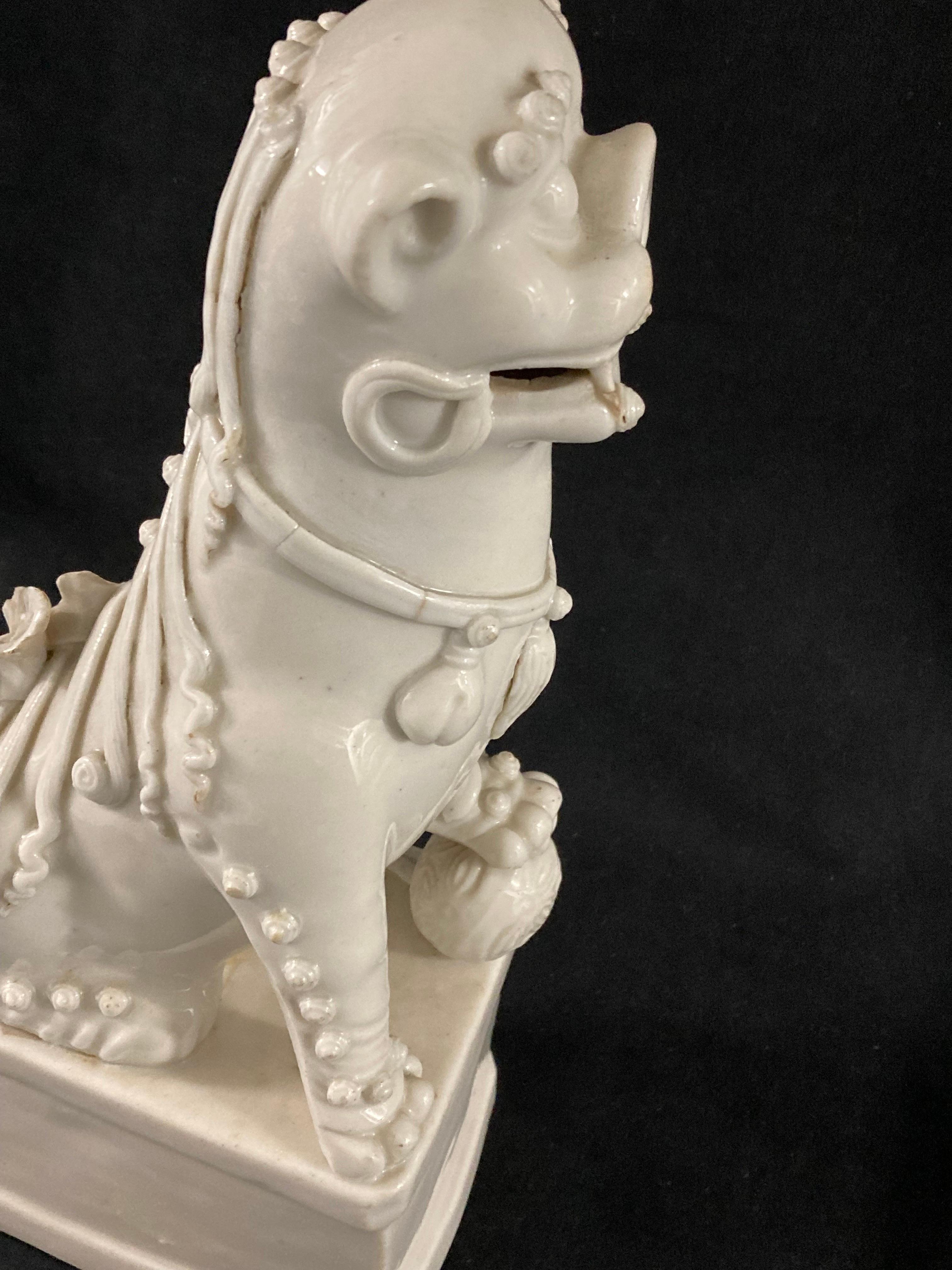 Perro Foo de porcelana china del periodo Kangxi, hacia 1680 en venta 2