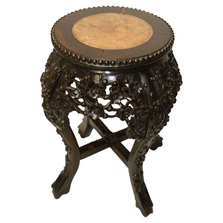 Table ou support circulaire chinois en bois de feuillus sculpté de la fin du XIXe siècle, vers 1900 en vente
