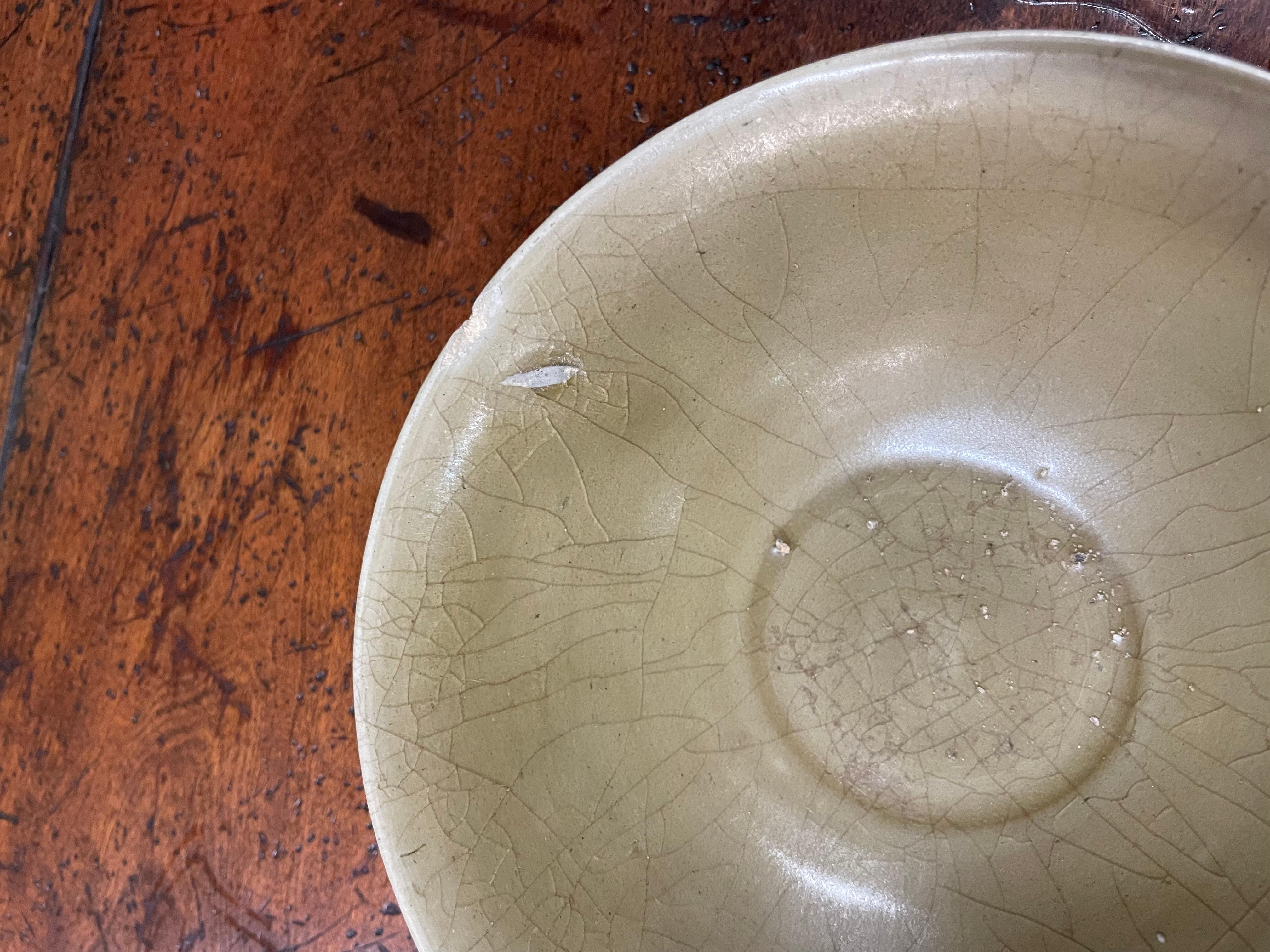 A Chinese Longquan Celadon Lotus Bowl, Ming Dynasty In Good Condition For Sale In ARMADALE, VIC